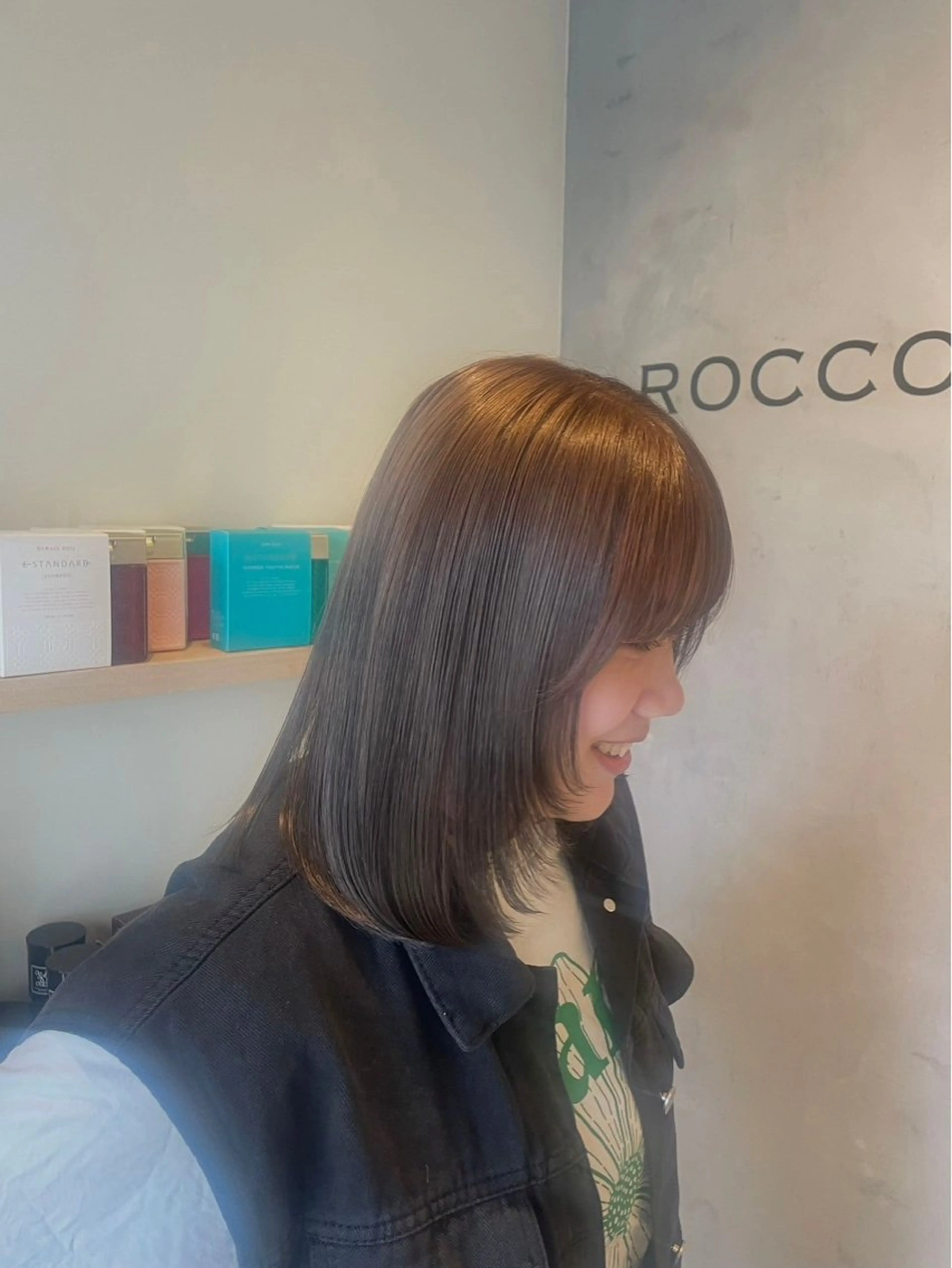 ミディアム アイナ ROCCOのヘアスタイル