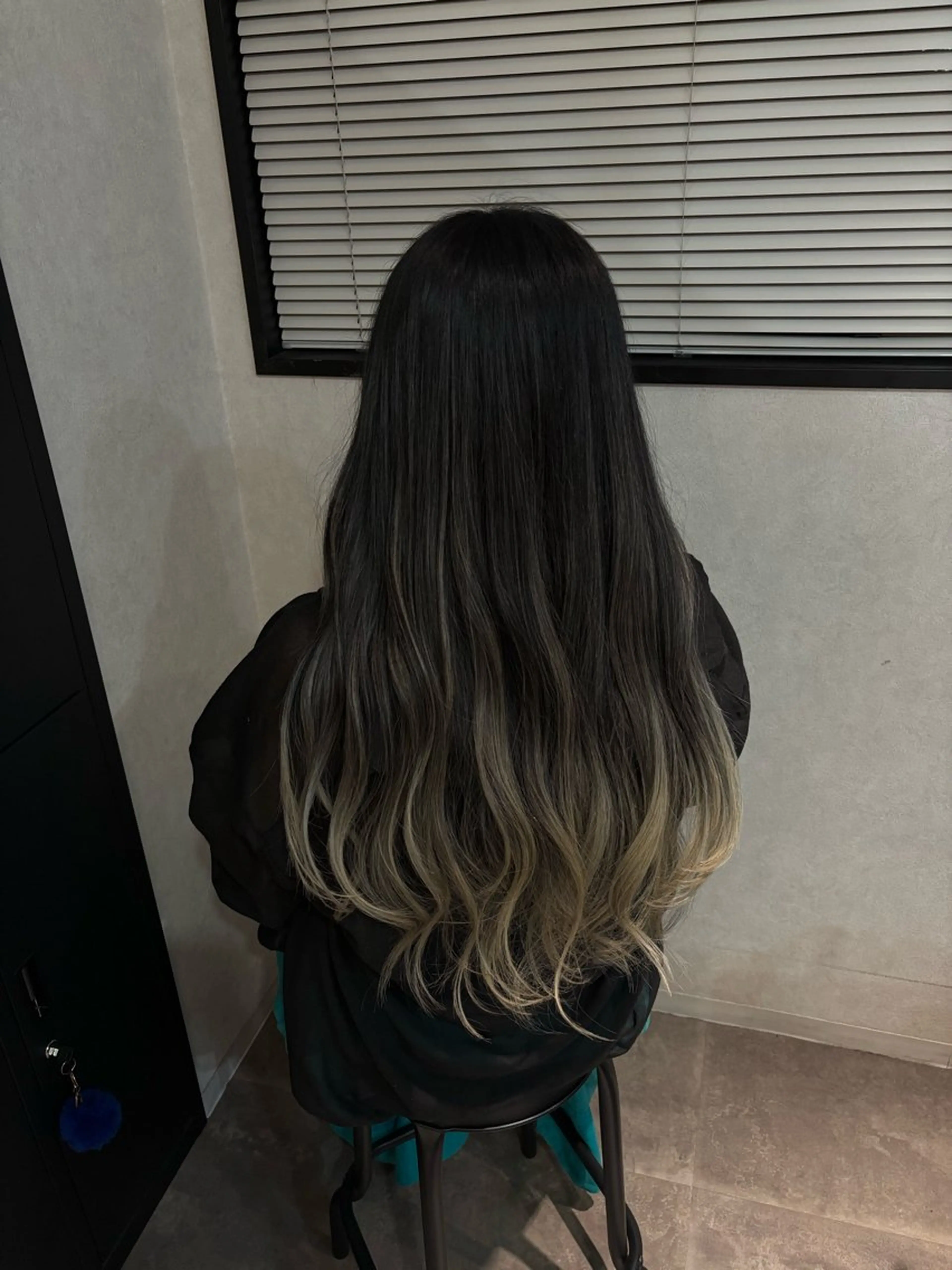 ロング カラー バレイヤージュ ハイトーンカラー レイヤーカット 🌟心斎橋レイヤー 艶ハイトーン/ウルフのヘアスタイル