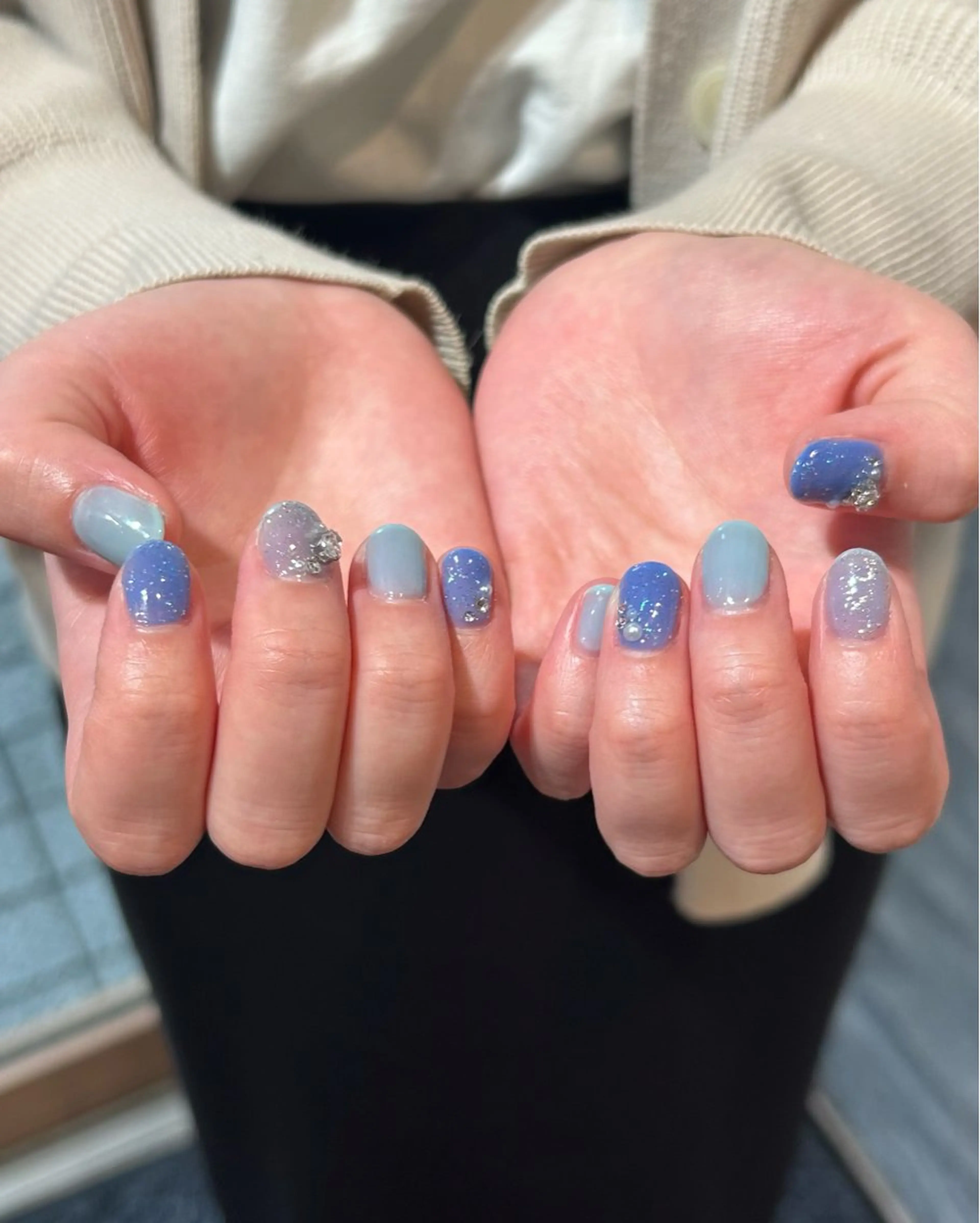 ネイル ブルー ハンドネイル レイヤー/手書きネイ ルCOCORO 🎀のネイルデザイン