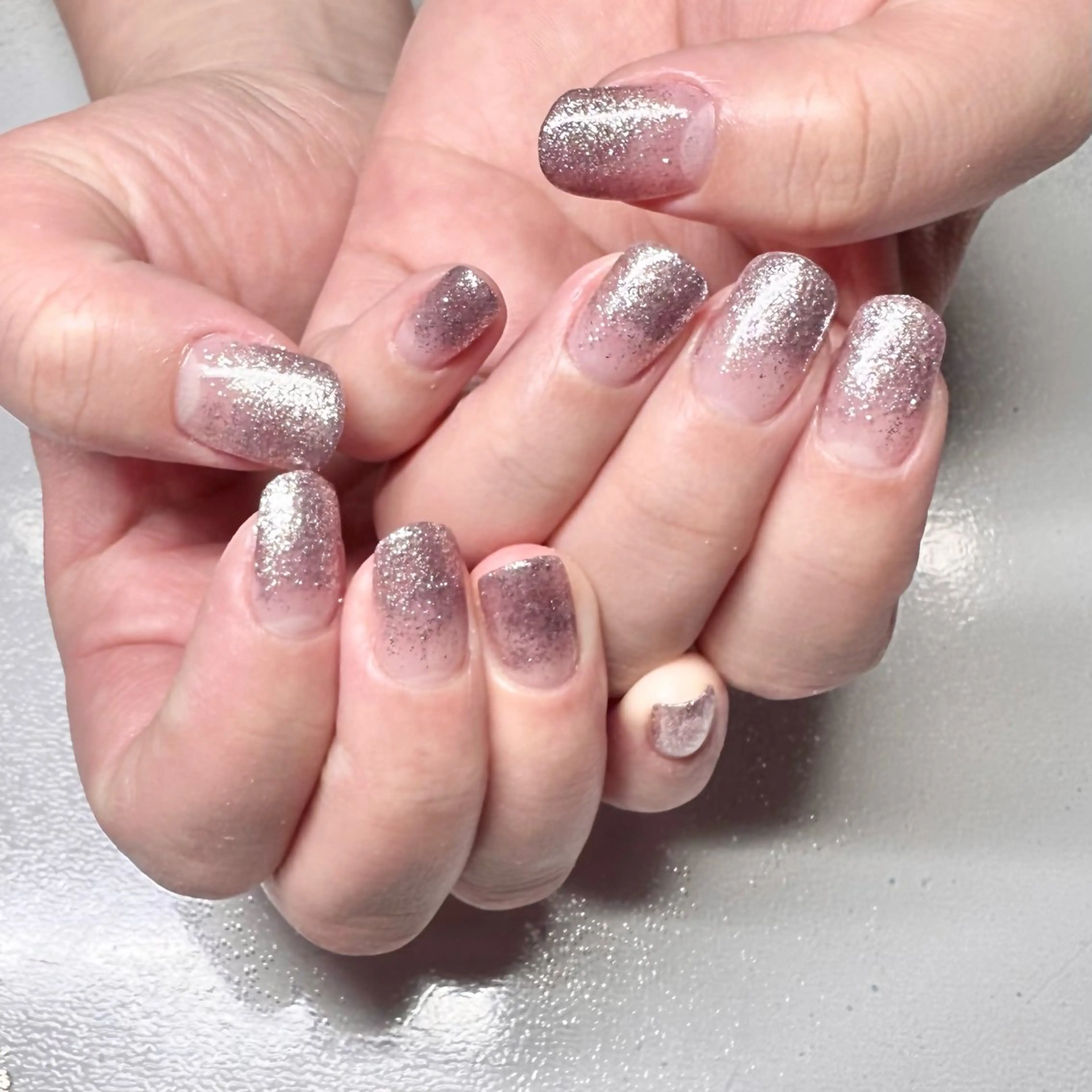 ネイル グラデーション ラメ(グリッター) ラメグラデーション ハンドネイル Kirara✩.*˚ AIMIのネイルデザイン