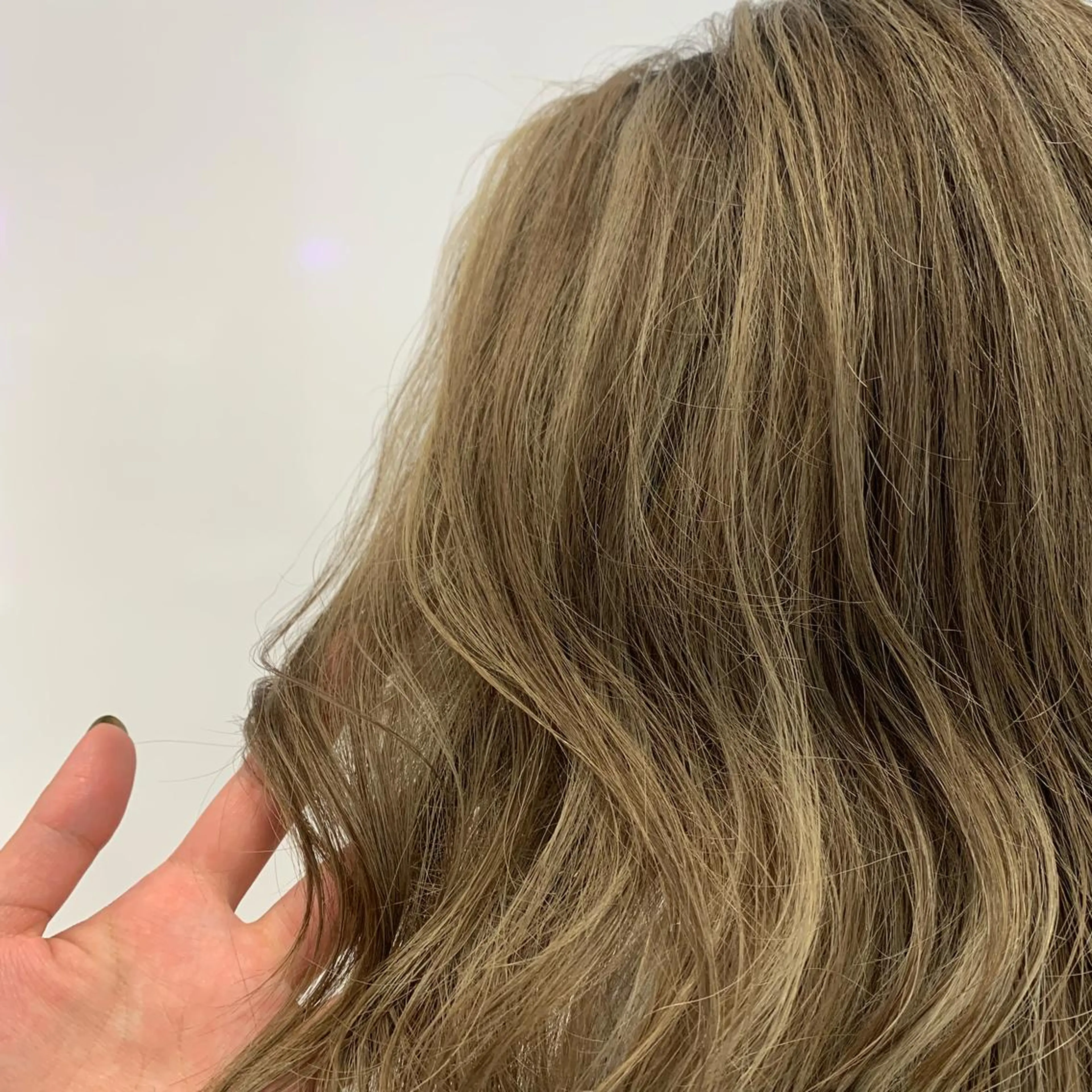 セミロング ハッシュカット/ハイ トーン/MANAMIのヘアスタイル