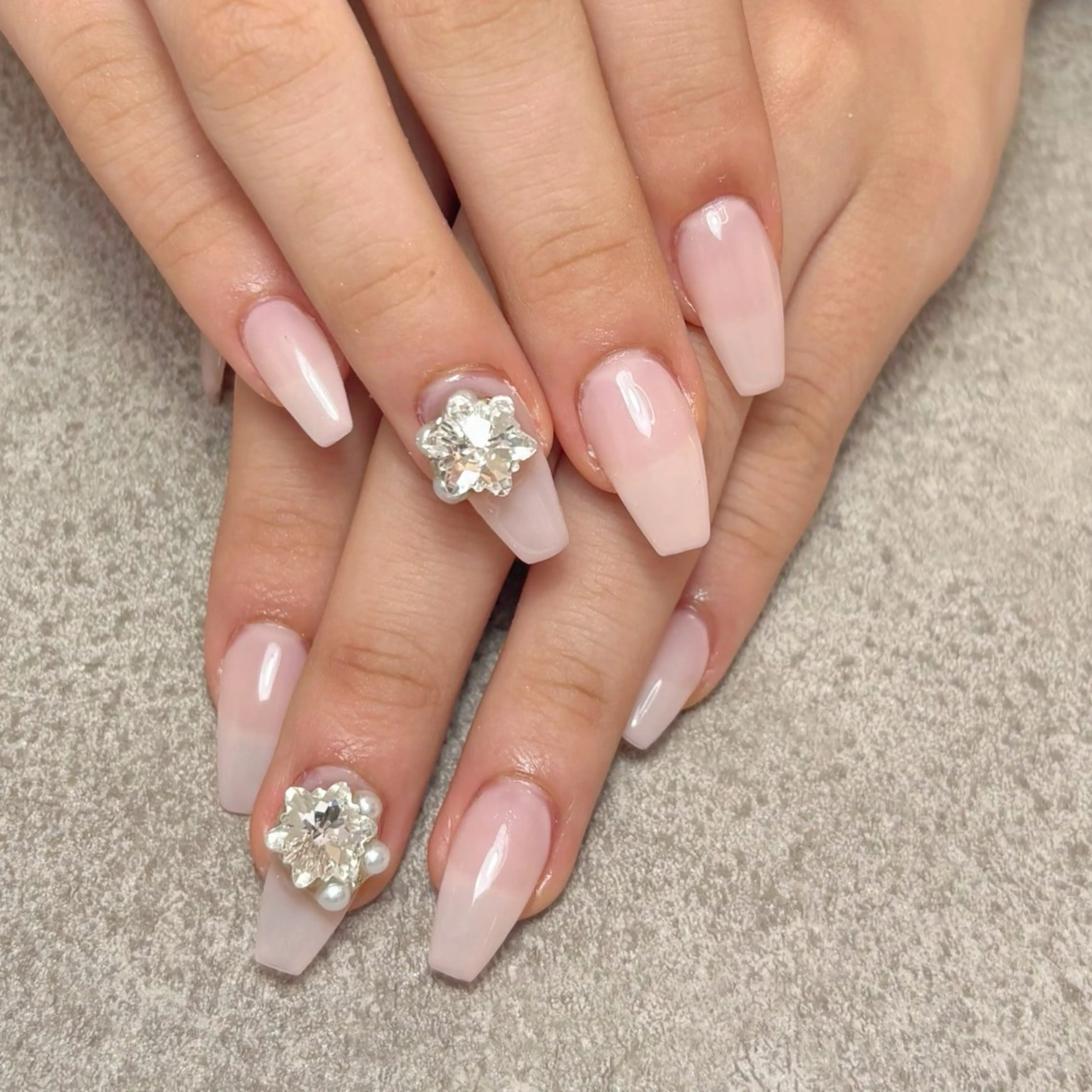 ネイル ハンドネイル nailroom DIASOMNIAのネイルデザイン