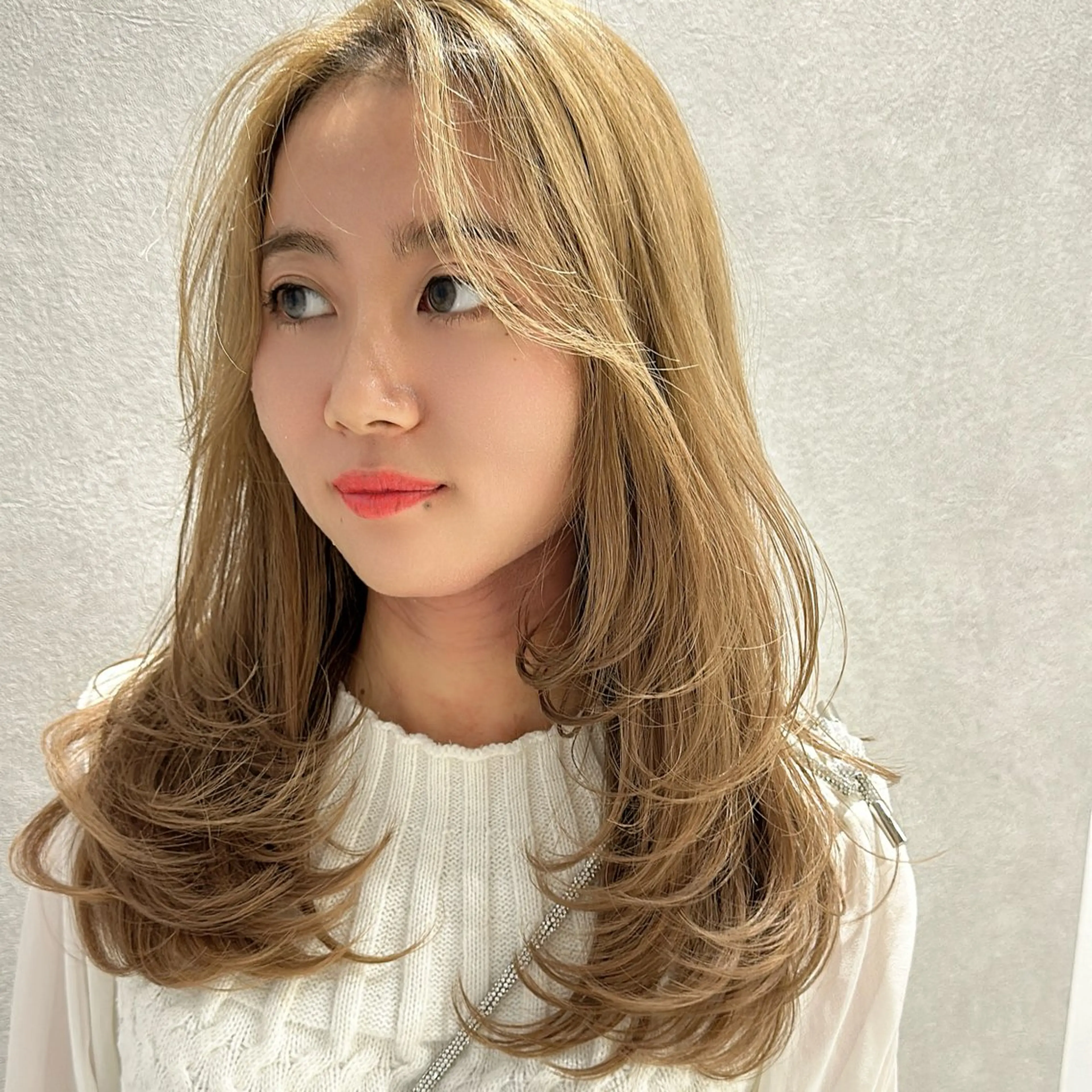 セミロング カラー パーマ ヘアアレンジ カット ヘアカラー トリートメント FERiCIA.  表参道所属・レイヤーカット 🪄吉野翔悟のヘアスタイル