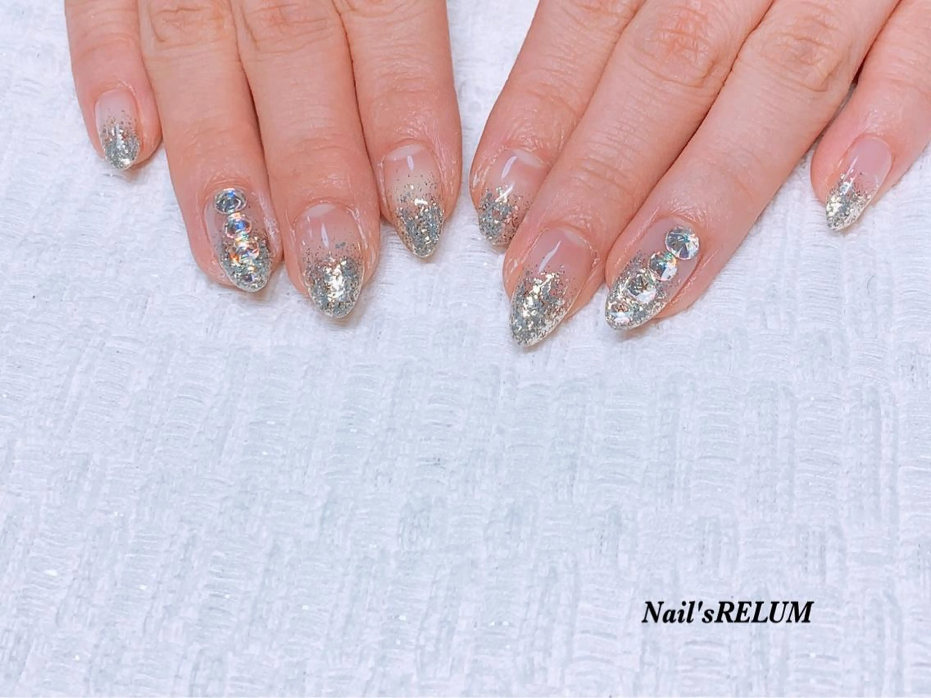 ネイル ラメ(グリッター) シルバー THECOLORS所属・近貞 莉奈のネイルデザイン