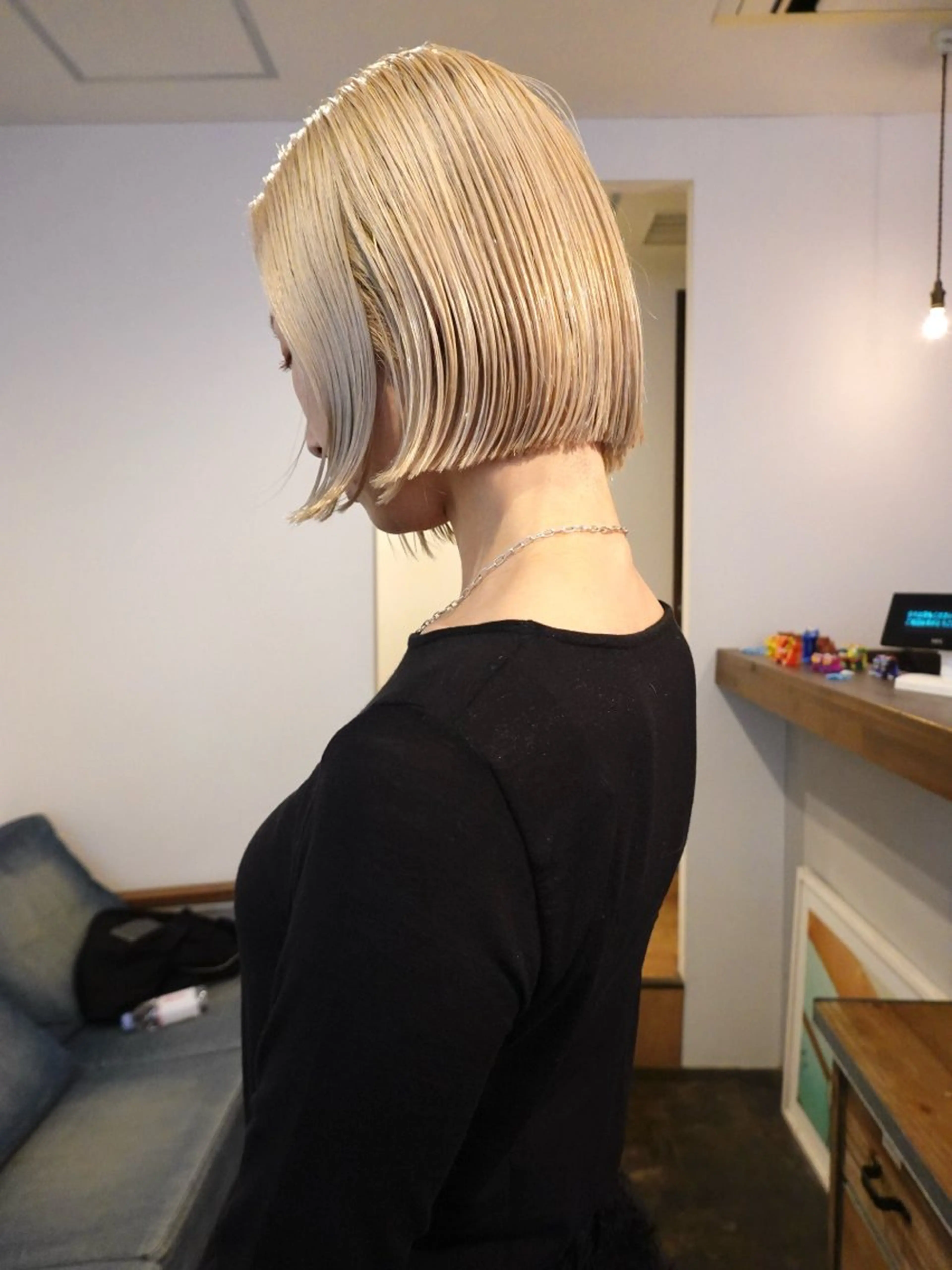 カット+ハイブリーチ+カラーの写真