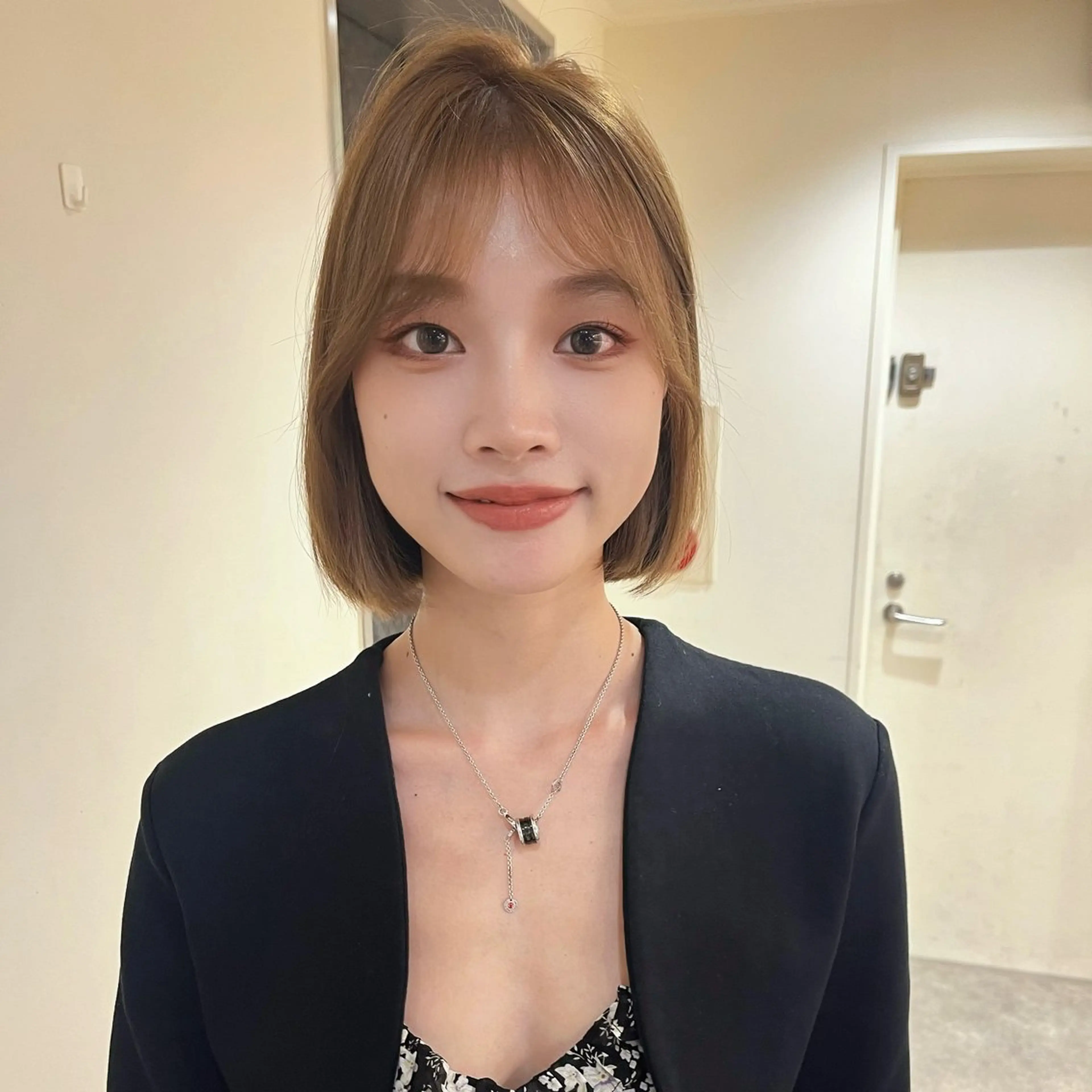 ミディアム カラー ボブ 韓国風ヘア カット ヘアカラー 縮毛矯正 トリートメント sia所属・縮毛矯正🪞 髪質改善特化谷名勇輝のヘアスタイル