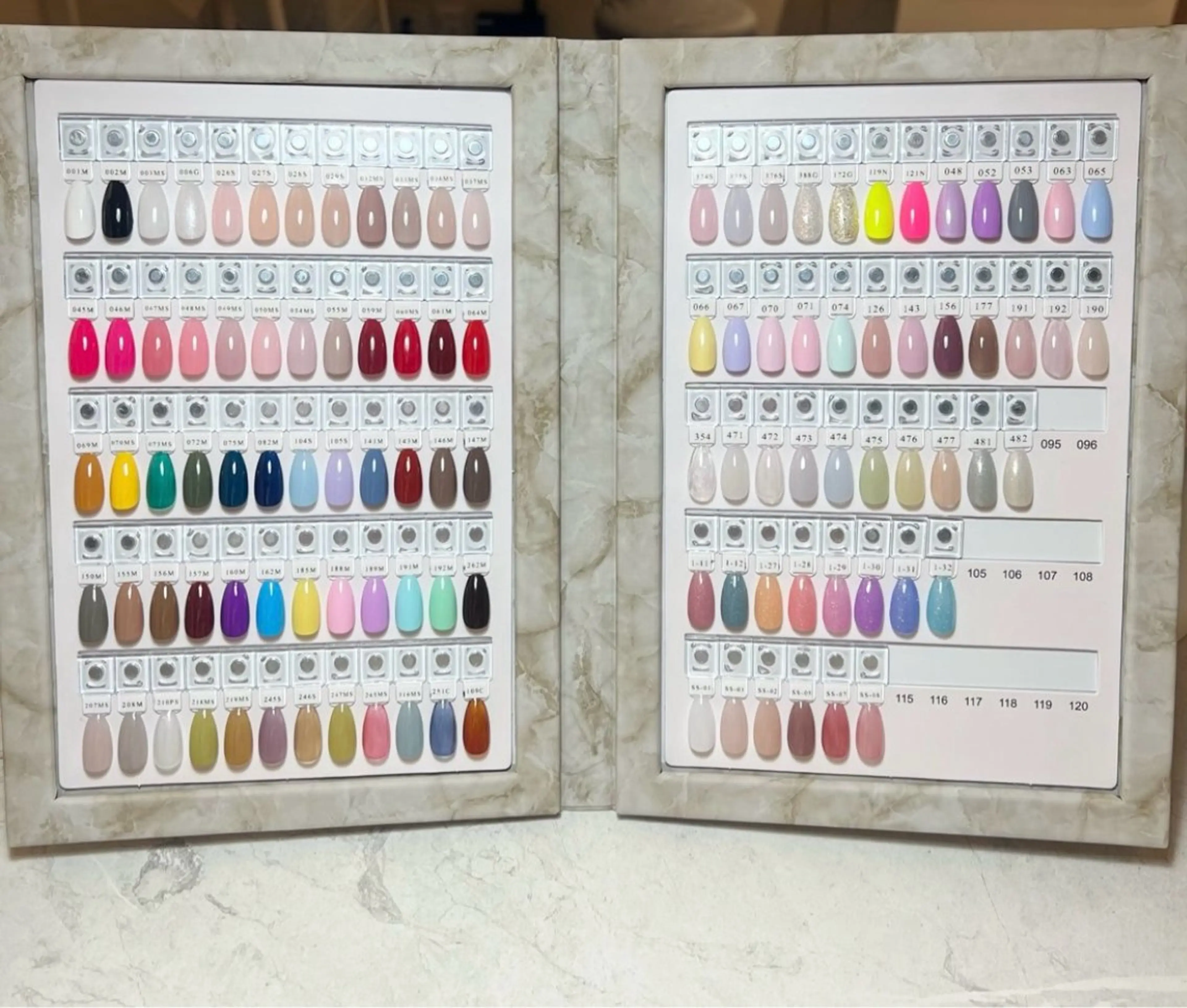 ネイル ハンドネイル K． yuiのネイルデザイン