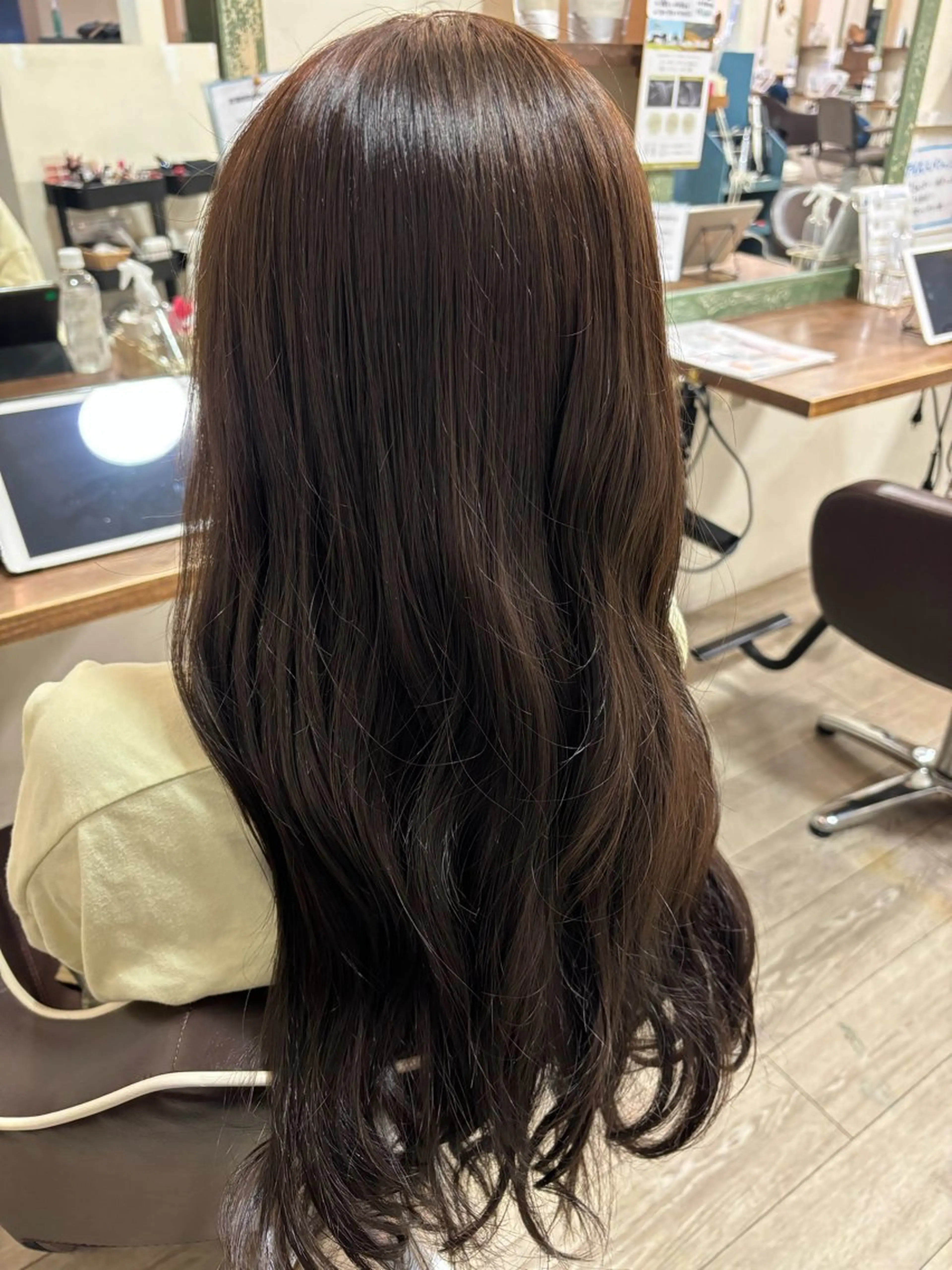 ロング チョコレートブラウン ヘアカラー 小嶋 咲輝のヘアスタイル