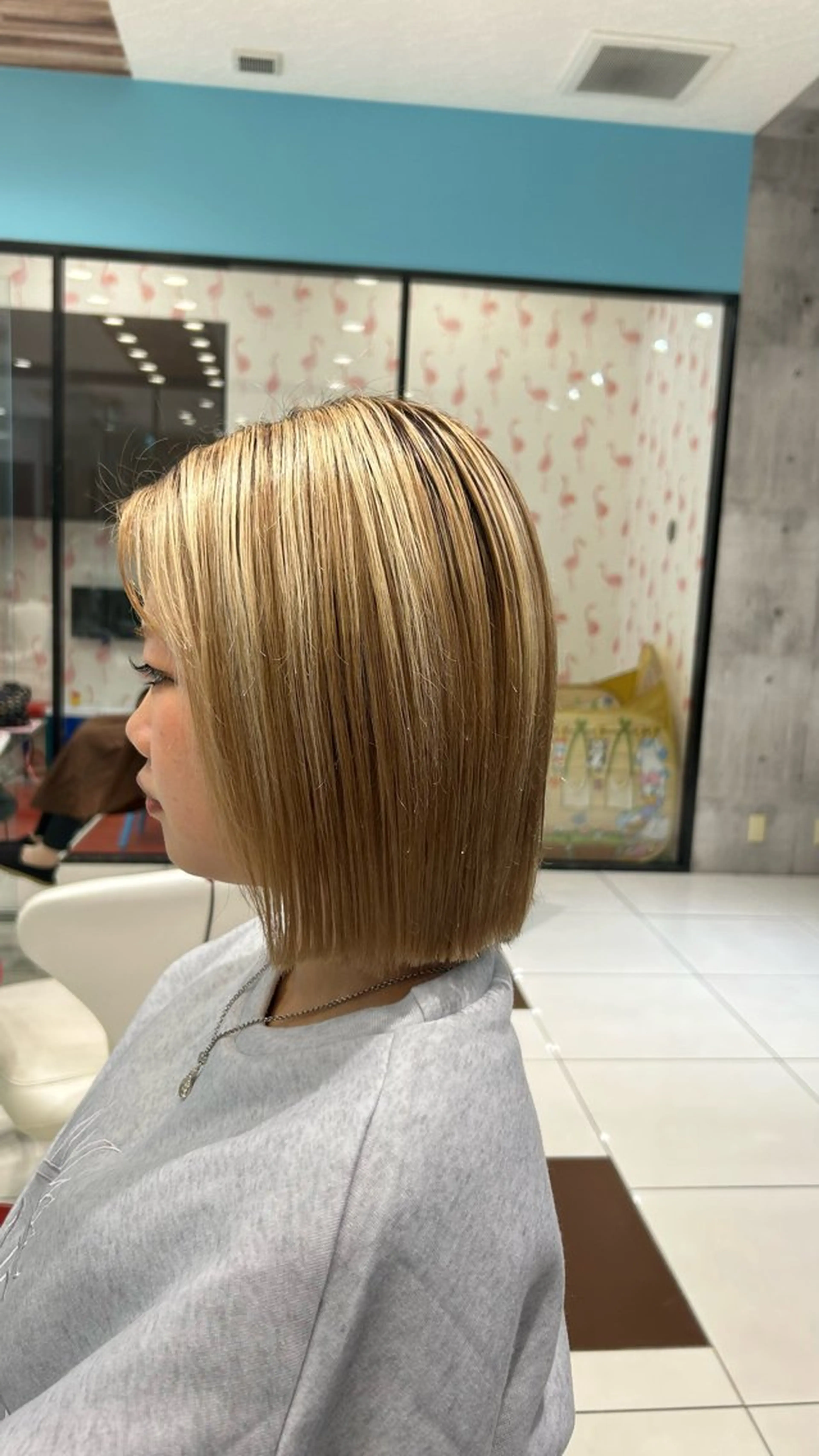 ショート ハイトーンカラー✨️ Amiのヘアスタイル