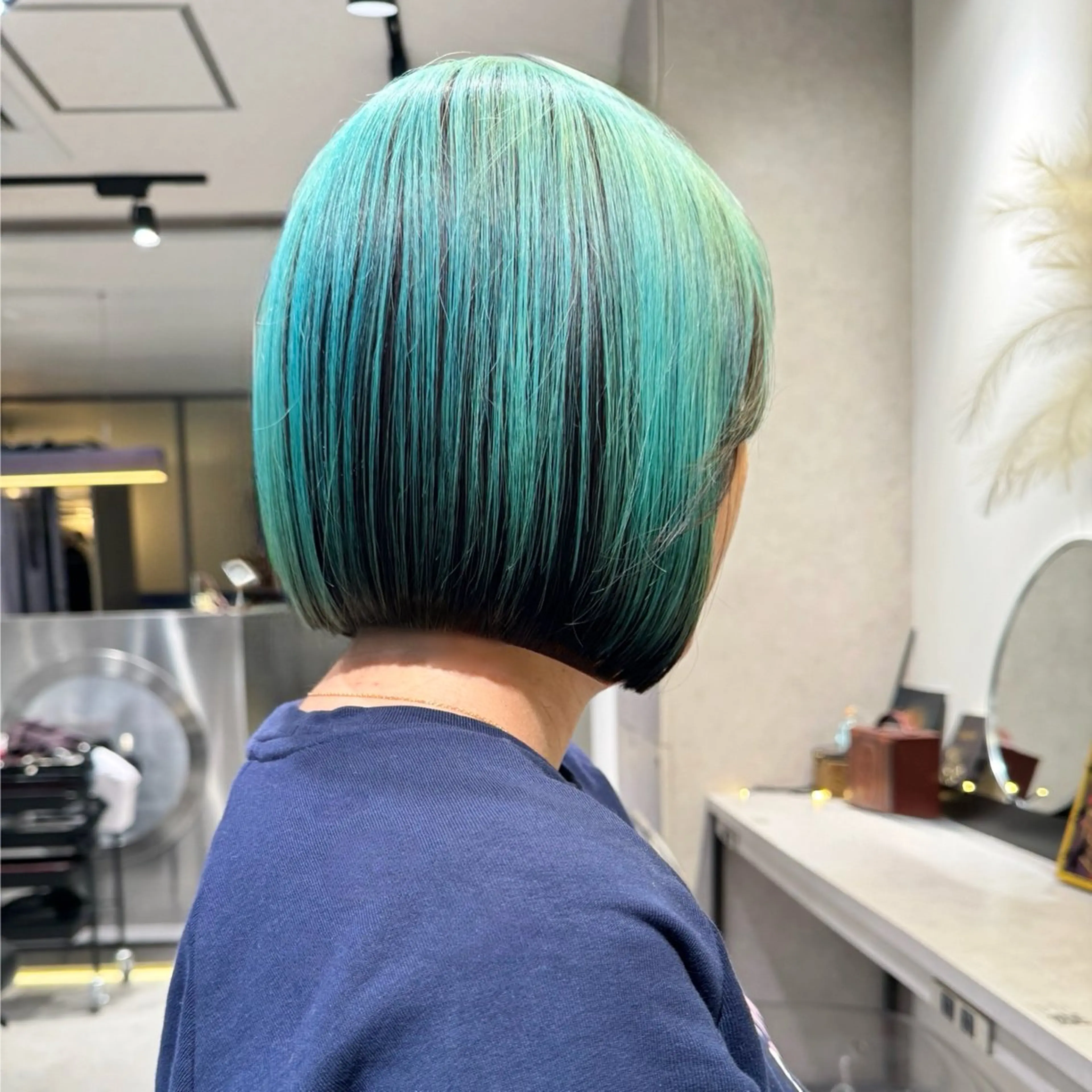 ショート カラー 切りっぱなしボブ デザインカラー ダブルカラー ハイトーンカラー ボブ カット ヘアカラー トリートメント ヘッドスパ ヘアセット GO TODAY シェアサロン 原宿Verno店所属・ブリーチ/髪質改善/ ボブ特化/よしきのヘアスタイル