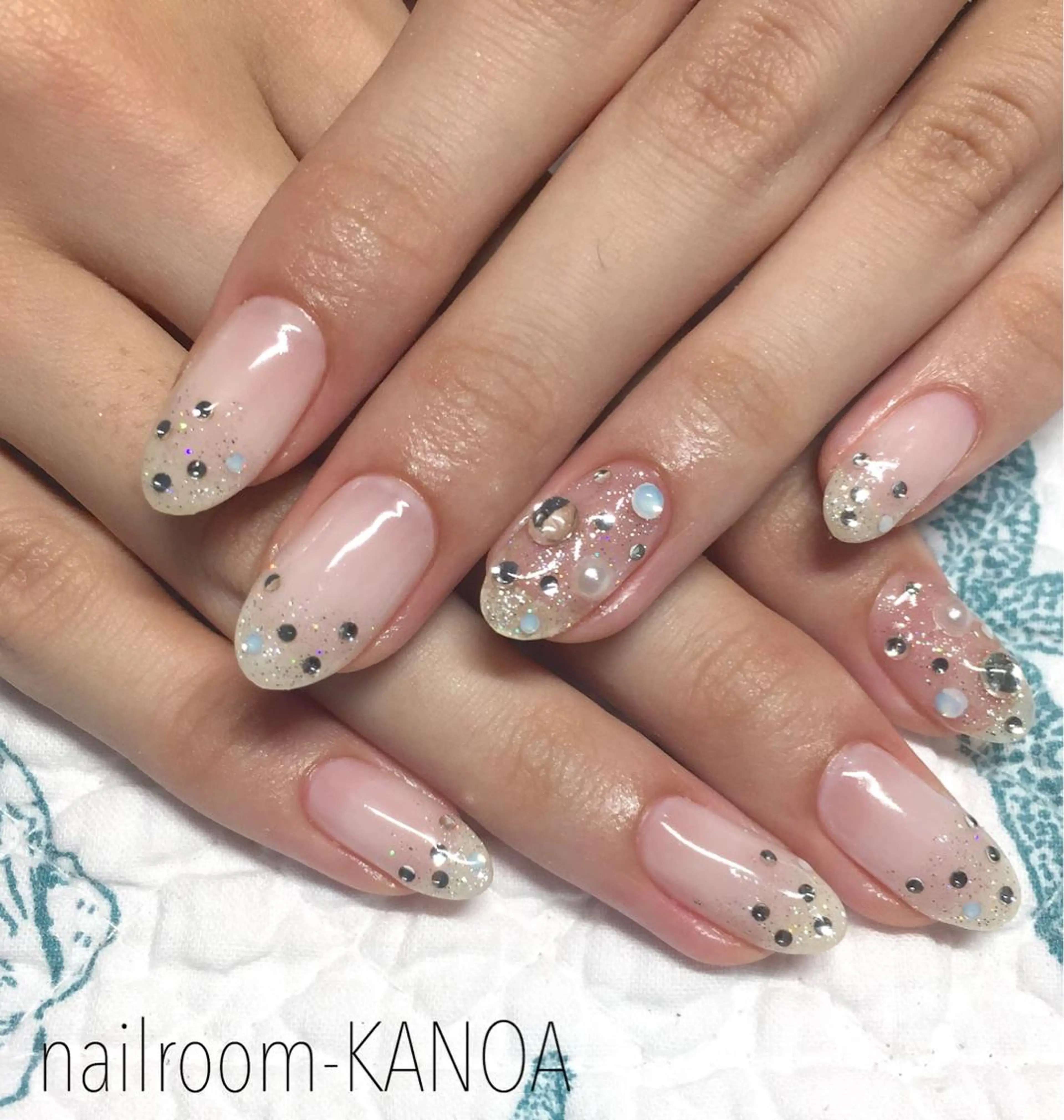 ミディアム ネイル シンプルネイル ストーンネイル nailroom- KANOAのネイルデザイン