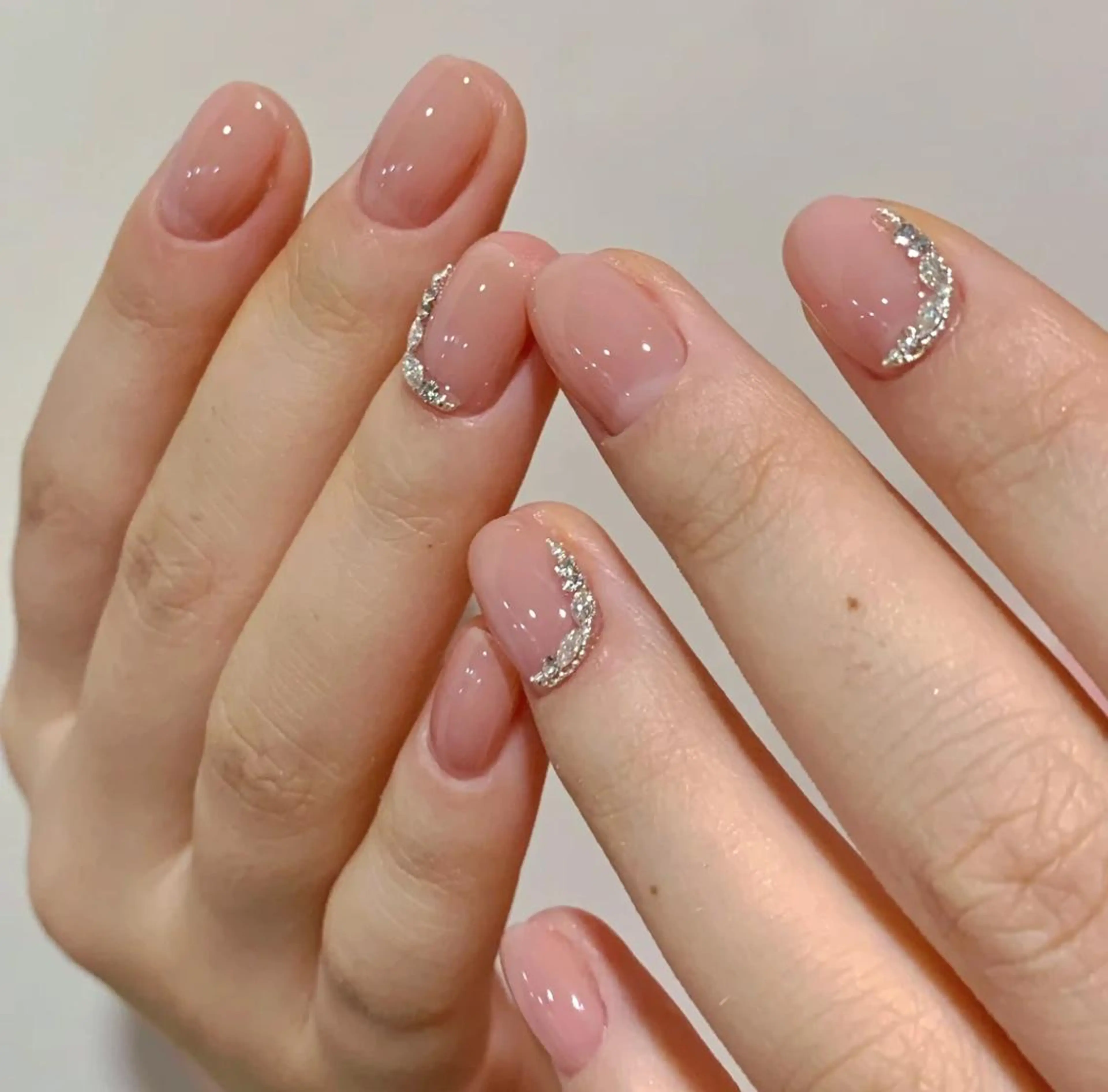 ネイル シンプルネイル Queens みなみのネイルデザイン