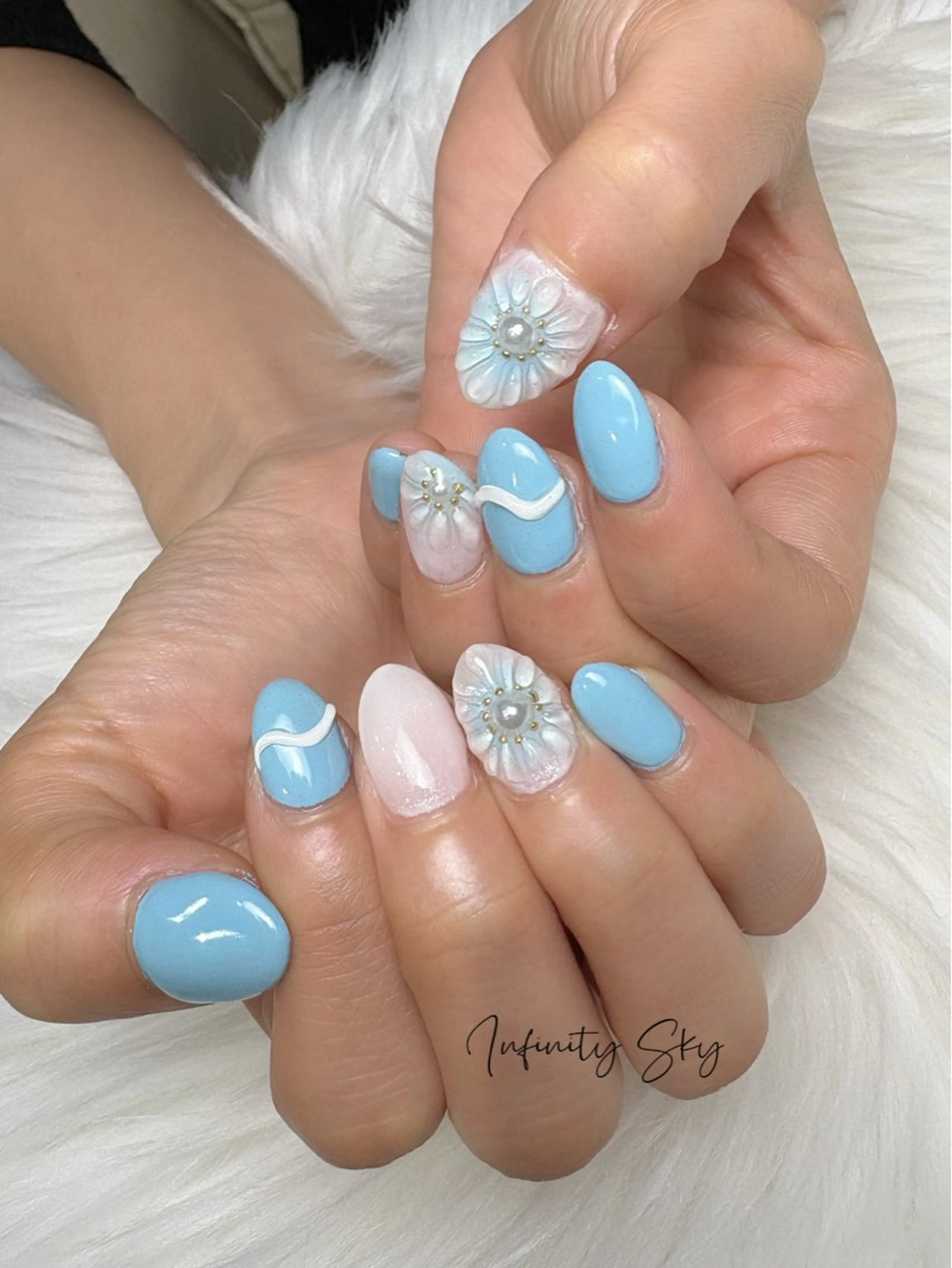 ネイル ブルー フラワーネイル ぷっくりネイル ホワイト infinity skyのネイルデザイン