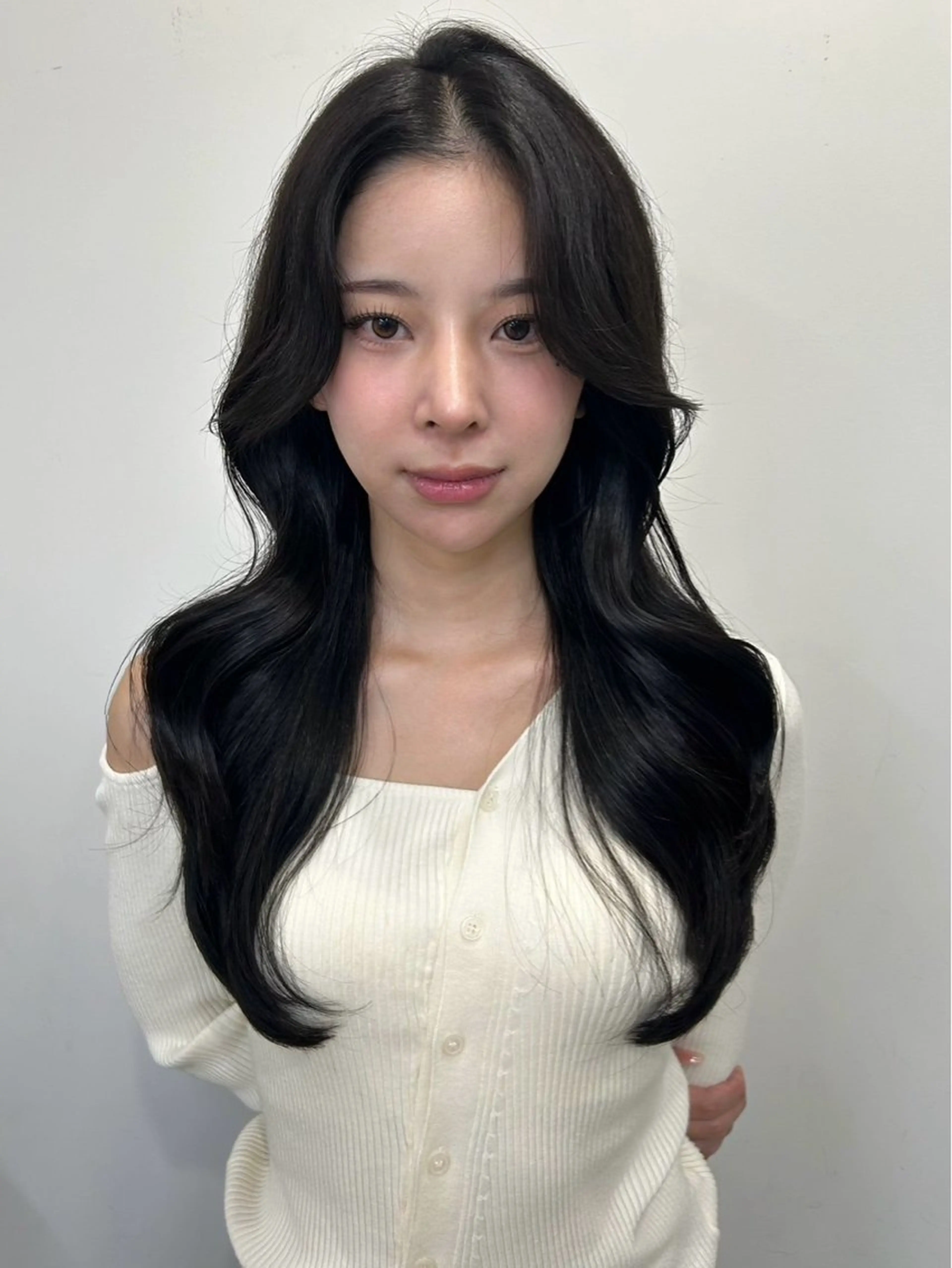 ロング カラー ブリーチ 透明感カラー ハイトーンカラー ブリーチなしカラー ボブ カット ヘアカラー トリートメント sunc所属・梅田l大人韓国ヘア レイヤー×艶カラーのヘアスタイル