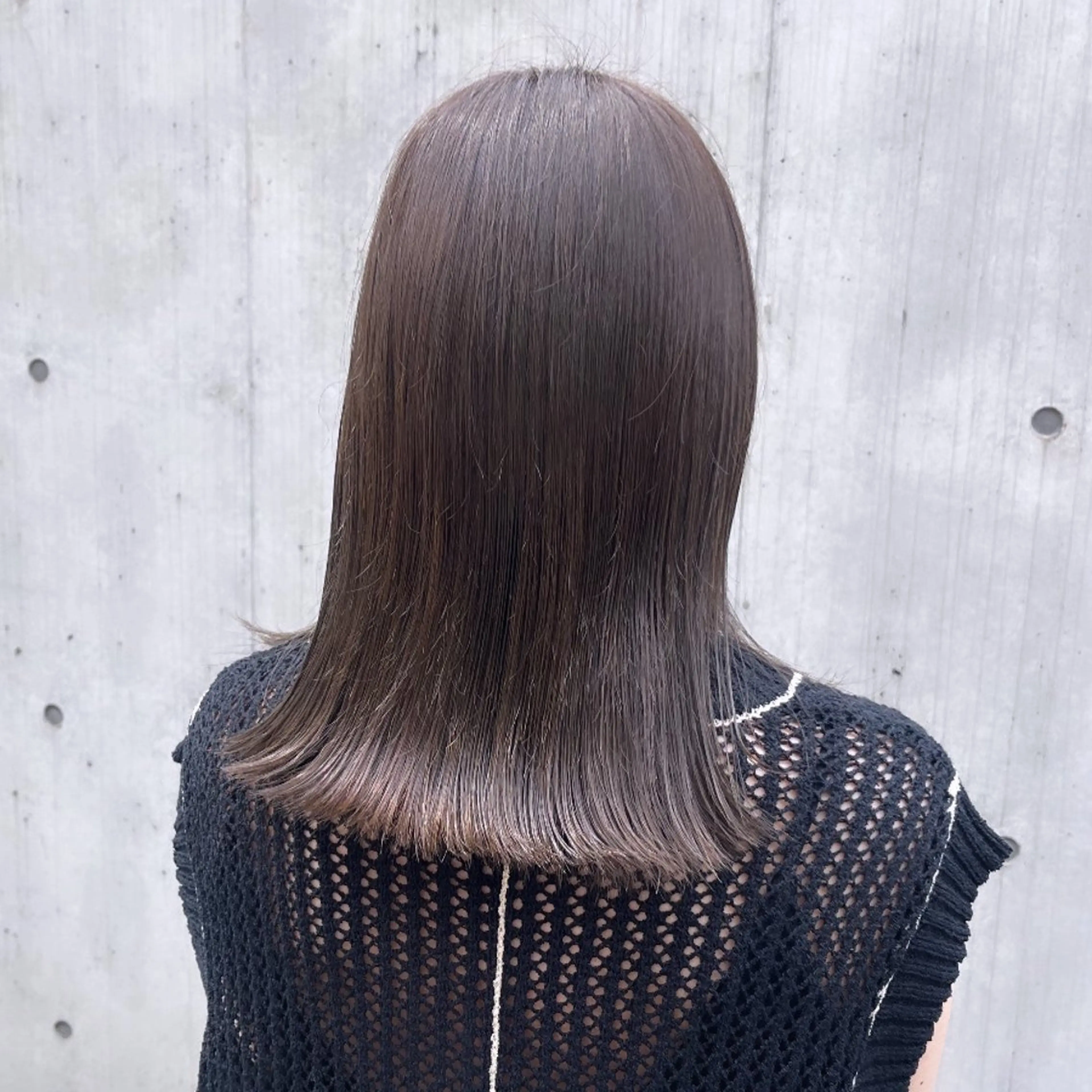 ミディアム カラー ベージュカラー ブラウンカラー ブラウンベージュ 透明感カラー オリーブベージュ ヘアカラー トリートメント ヘッドスパ ヘアセット カジュアルを女っぽく 𝗮𝘆𝗮𝗰𝗼のヘアスタイル