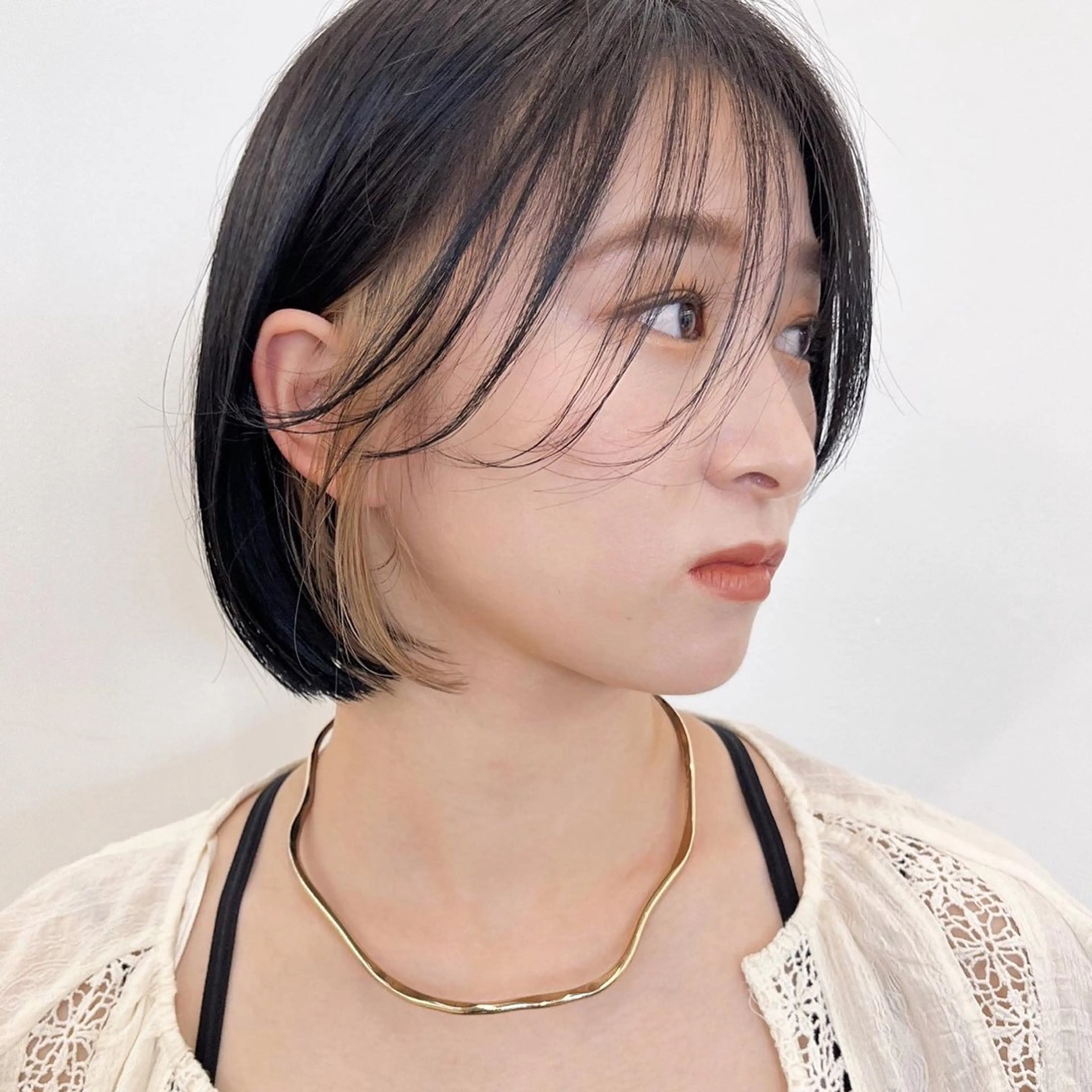 【ケアブリーチ使用🖤】似合わせカット+イヤリングカラー/うる艶ケアブリーチ1回+全体オンカラー〔デザインカラー〕の写真