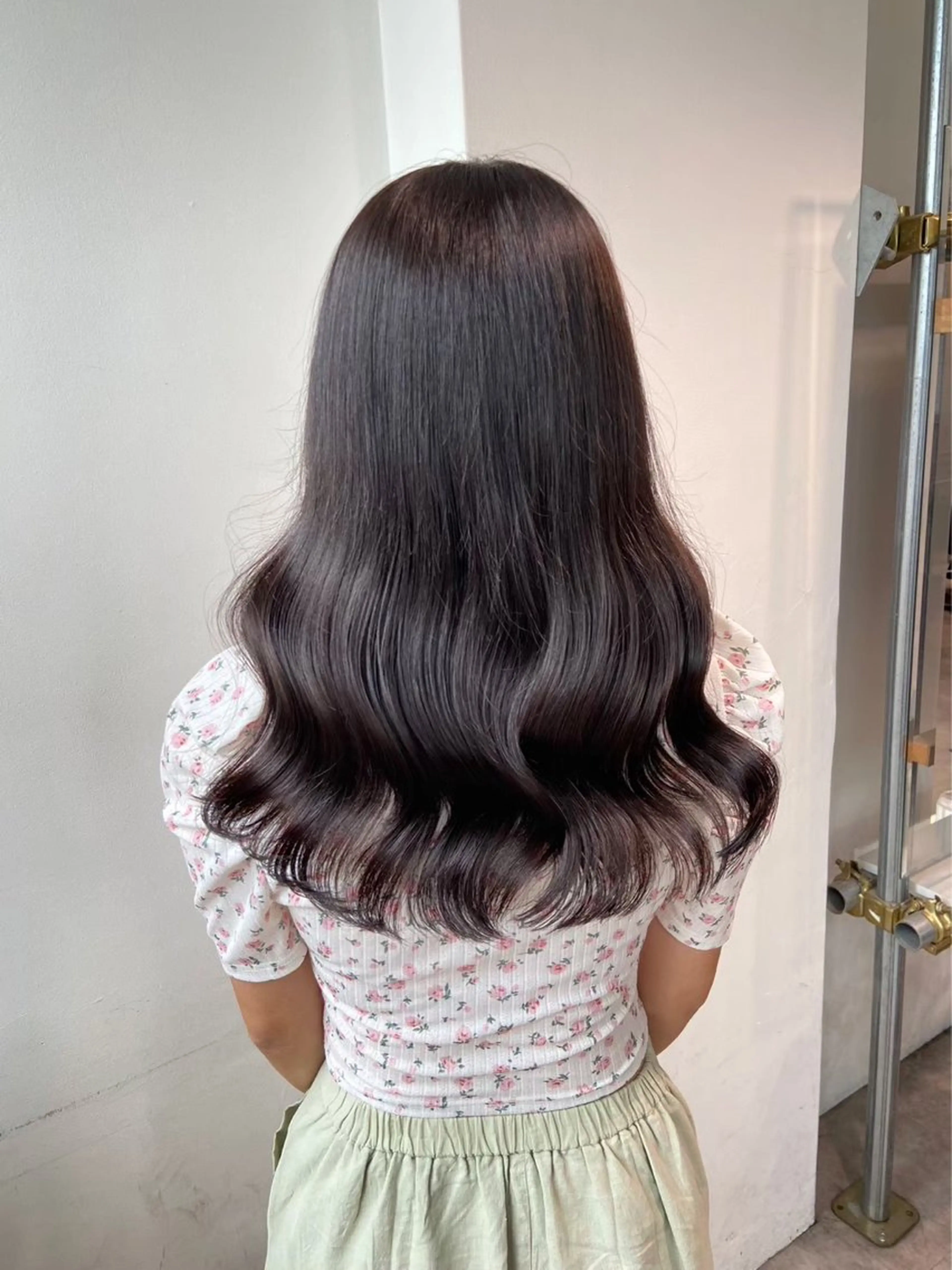 ロング カラー ヘアカラー トリートメント ヘッドスパ ヘアセット 韓国レイヤー🕊️ 柔らかベージュ🧸のヘアスタイル