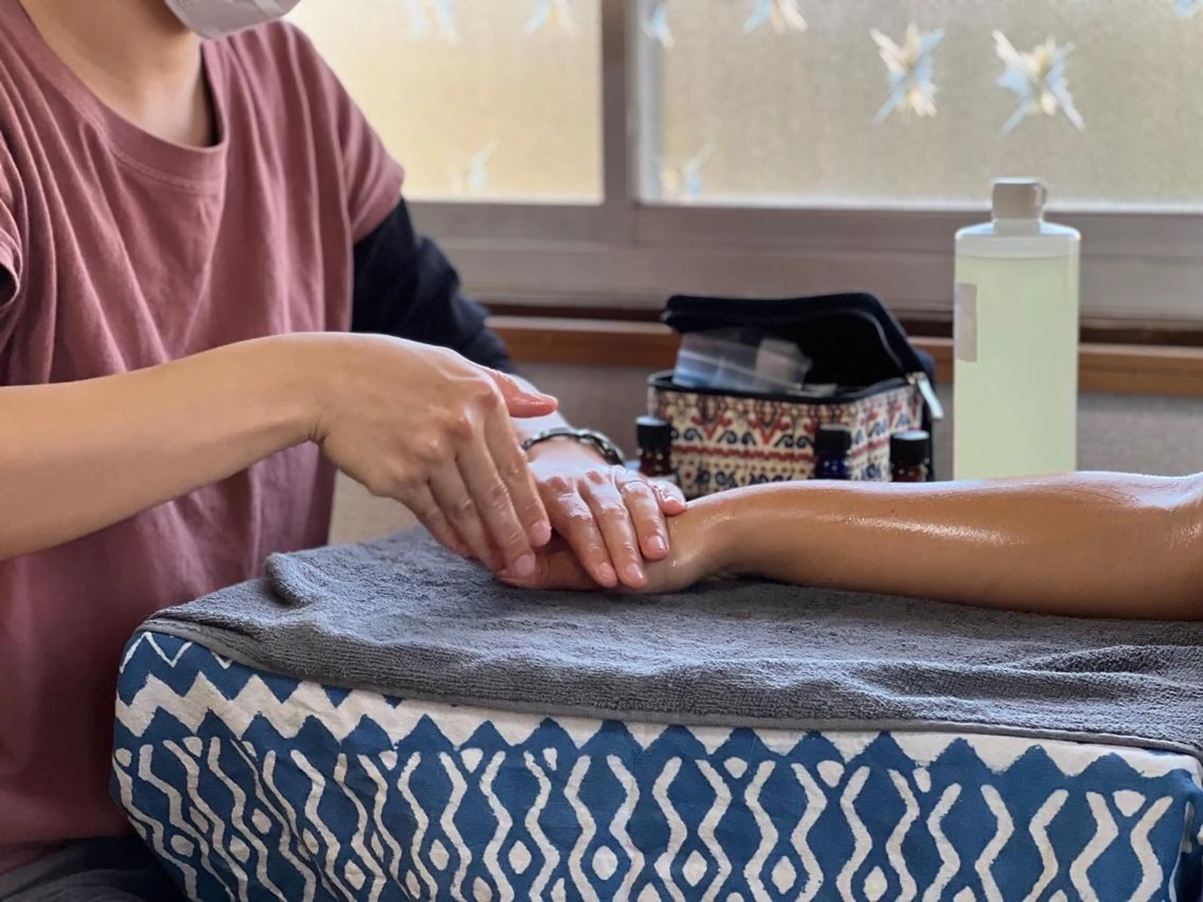 もっくん珈琲にて限定！！天然の100%植物由来のエッセンシャルオイルでのアロマハンドリラクゼーションアロマトリートメントの写真