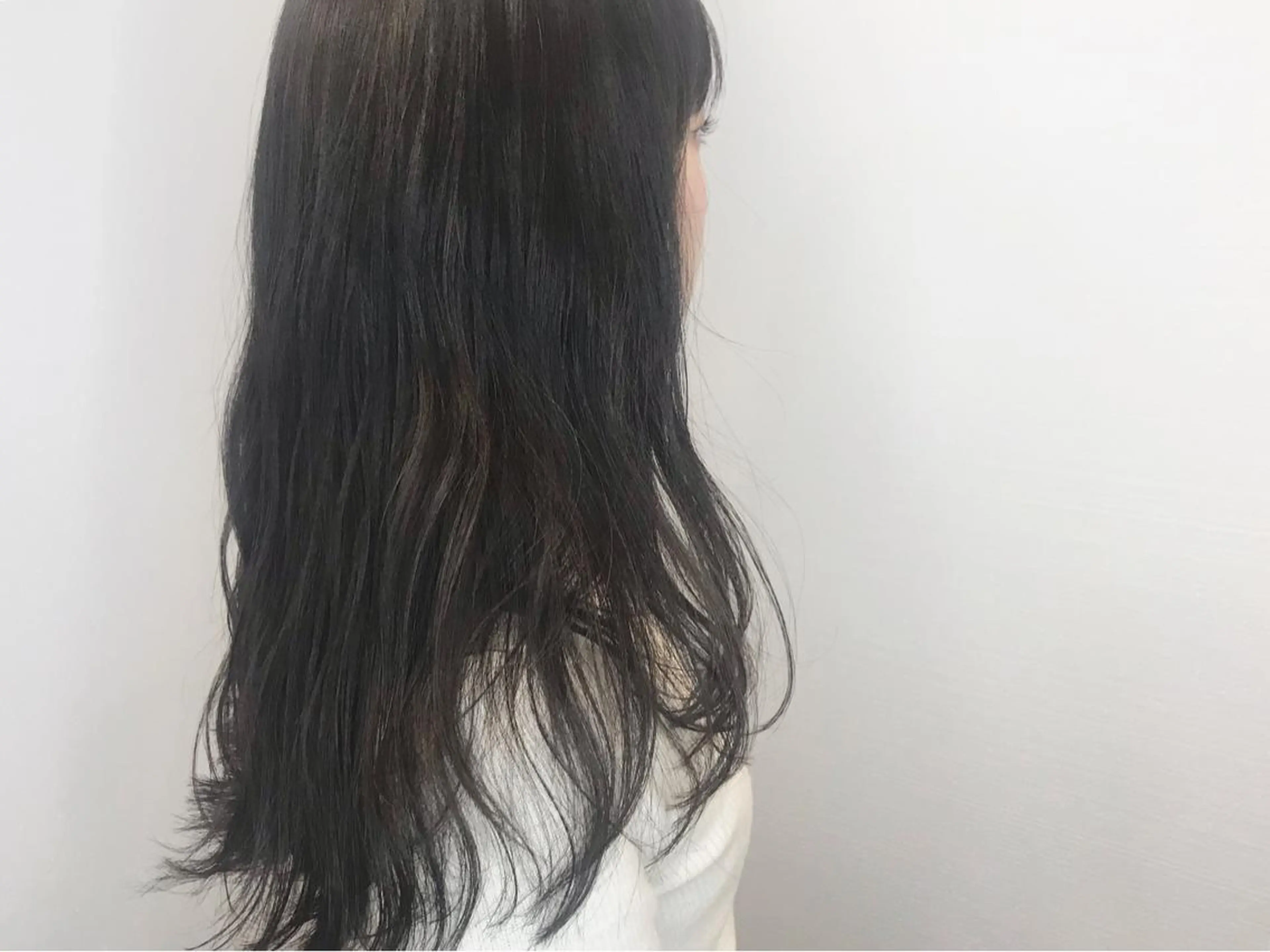 ロング カラー アッシュ ラベンダーカラー ラベンダーアッシュ 【Uneユヌ】菊地 春那のヘアスタイル