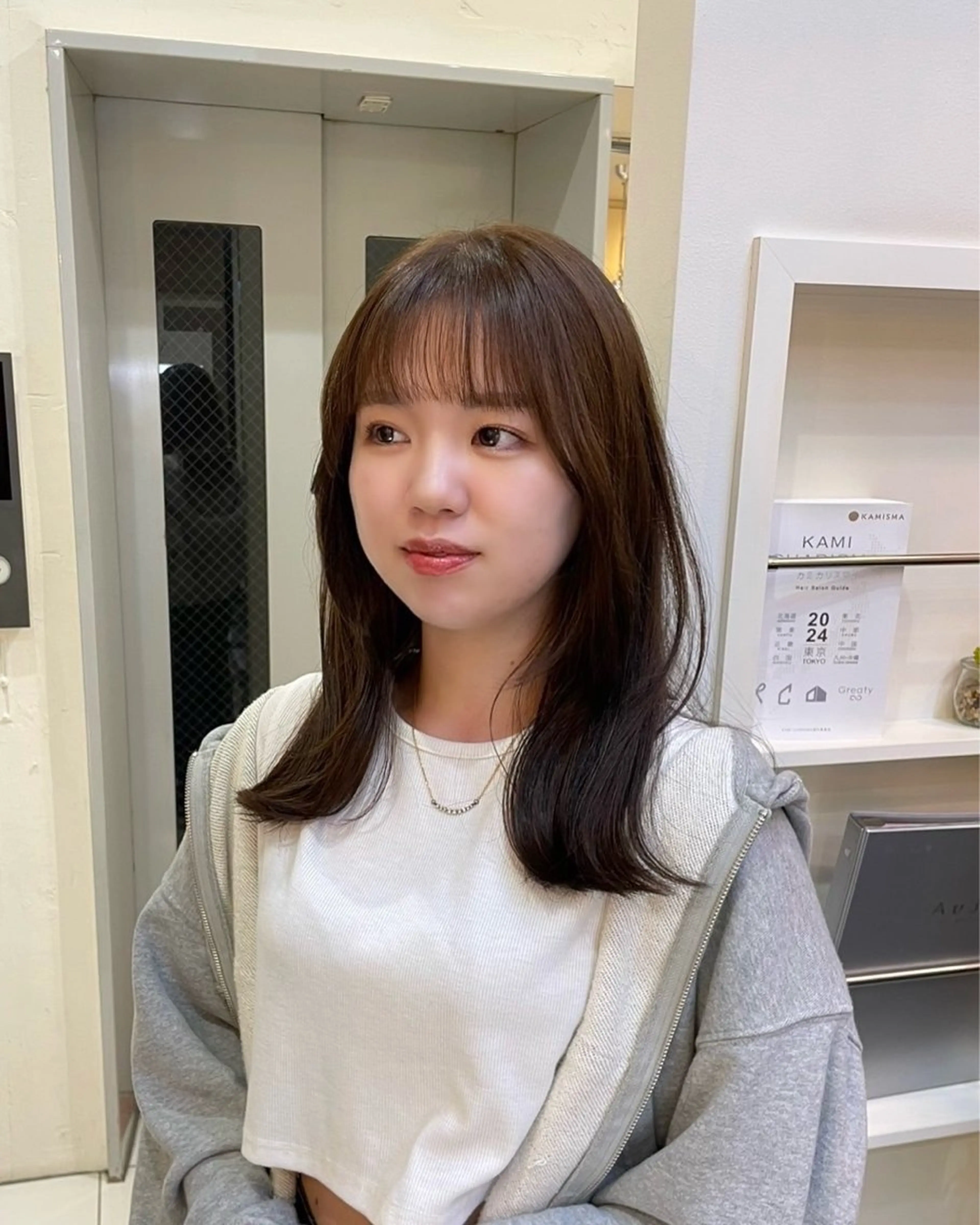 ミディアム カット ヘアカラー トリートメント mao♡ベージュ/ 顔周りカットのヘアスタイル