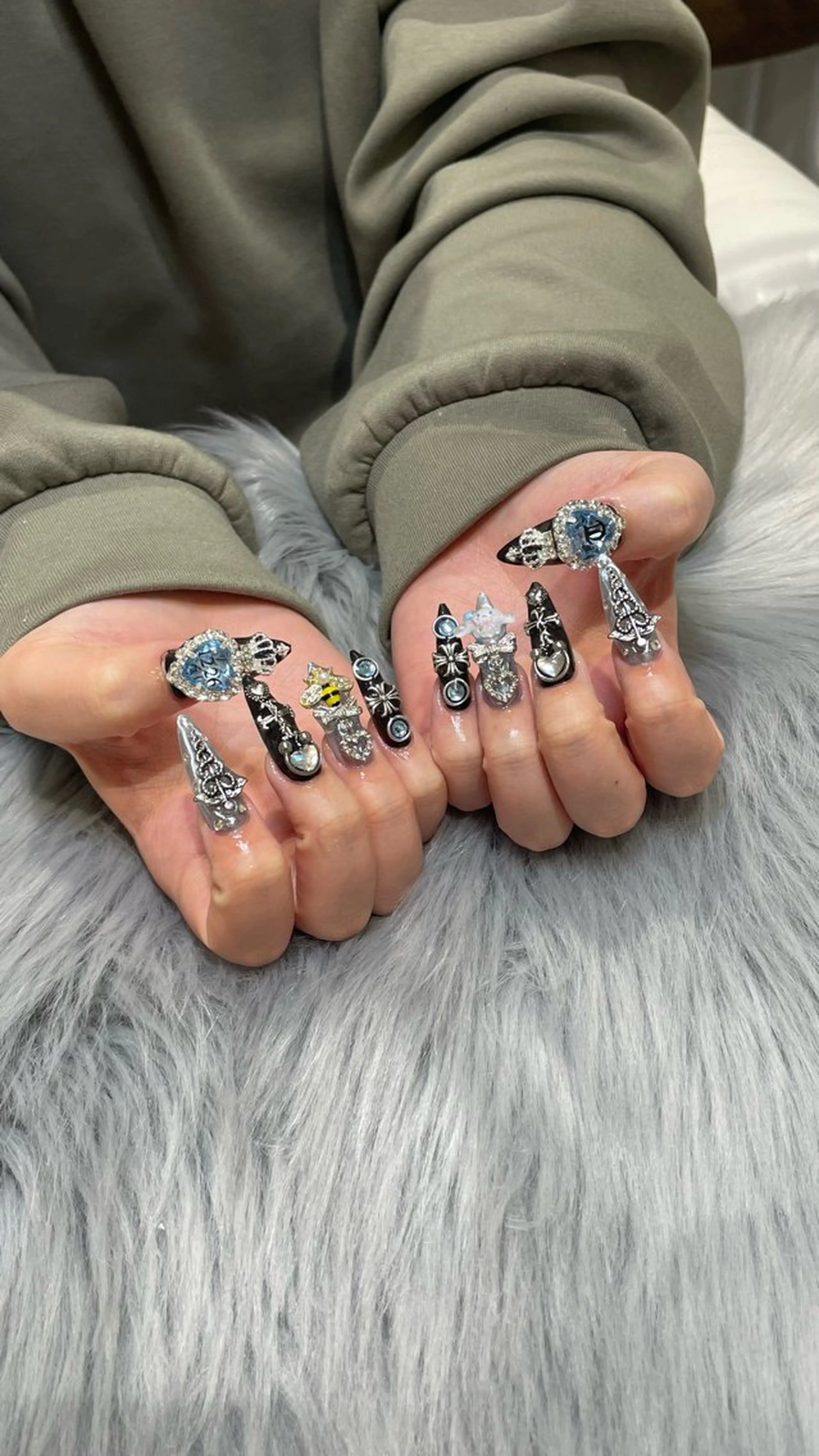 ネイル 長さ出し ラメ(グリッター) RICO NAIL所属・RICO Nail パーツつけ放題🌈のネイルデザイン