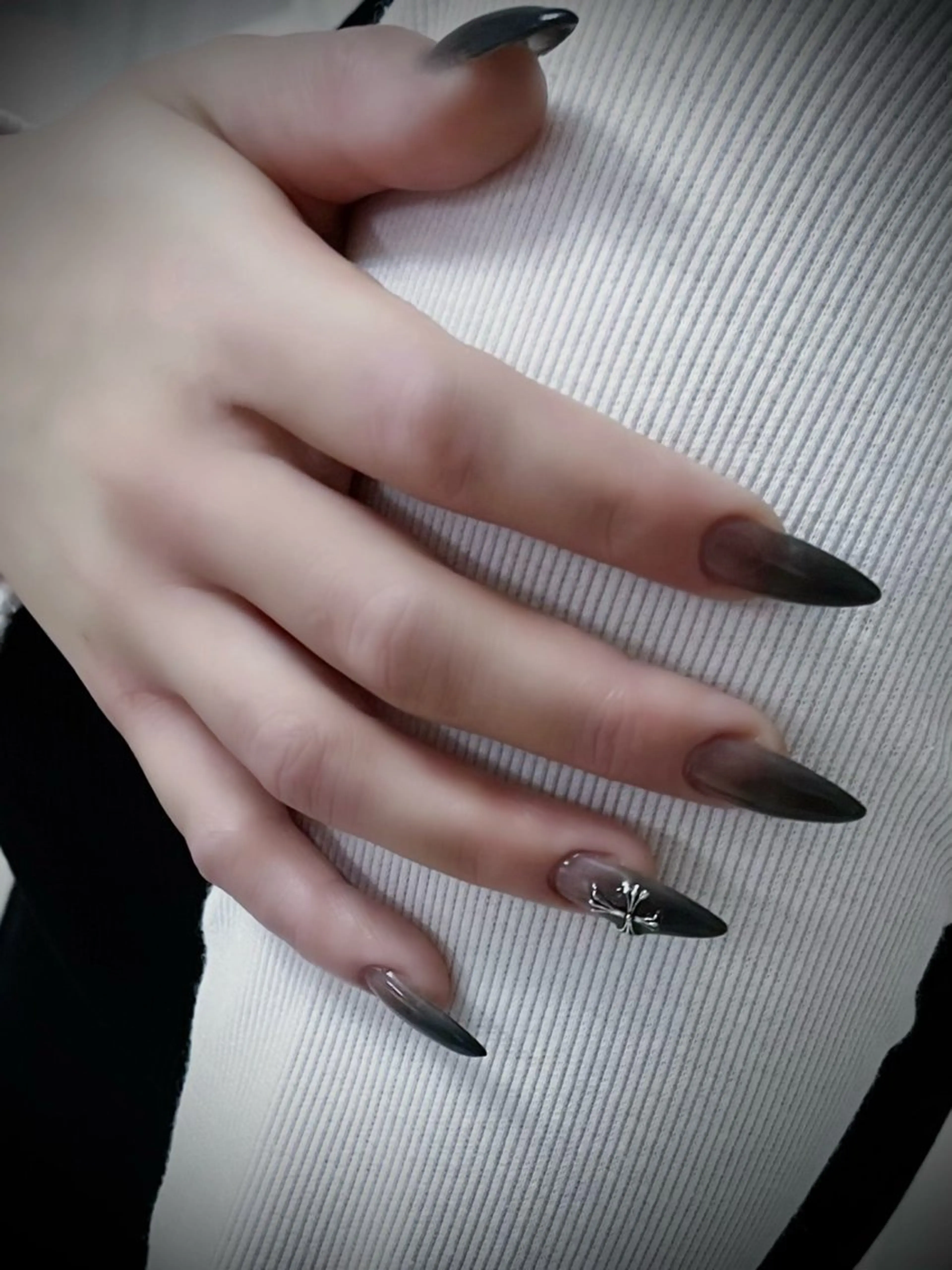 ネイル キラキラネイル マグネットネイル ワンカラーネイル スカルプネイル ワンホンネイル nine.🦋 YUKOのネイルデザイン