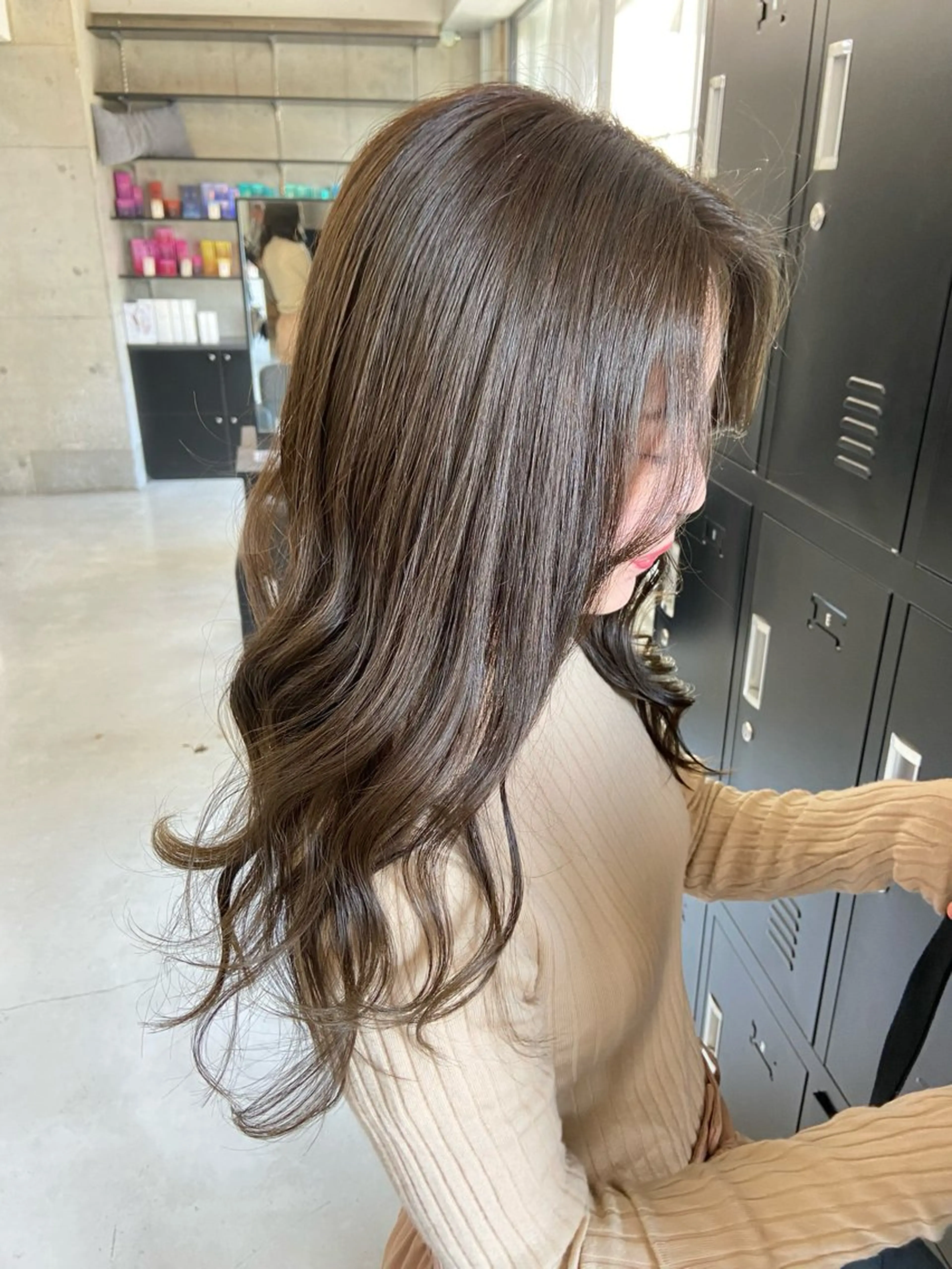 ロング カラー グレージュ オリーブグレージュ オリーブグレー ヘアカラー 安住 日花のヘアスタイル