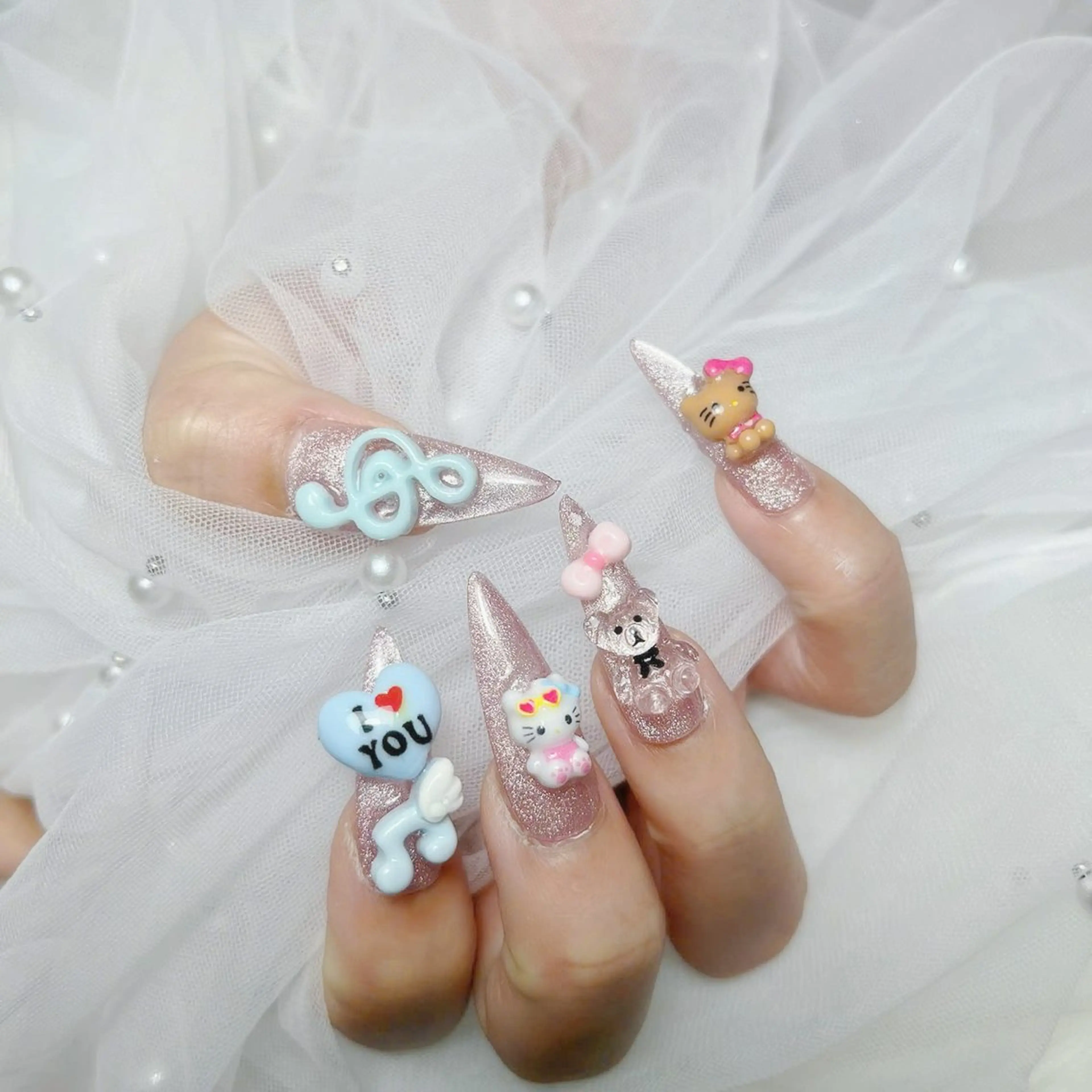 ネイル キラキラネイル マグネットネイル ミラーネイル ニュアンスネイル ワンホンネイル ハンドネイル Lyna 池袋のネイルデザイン