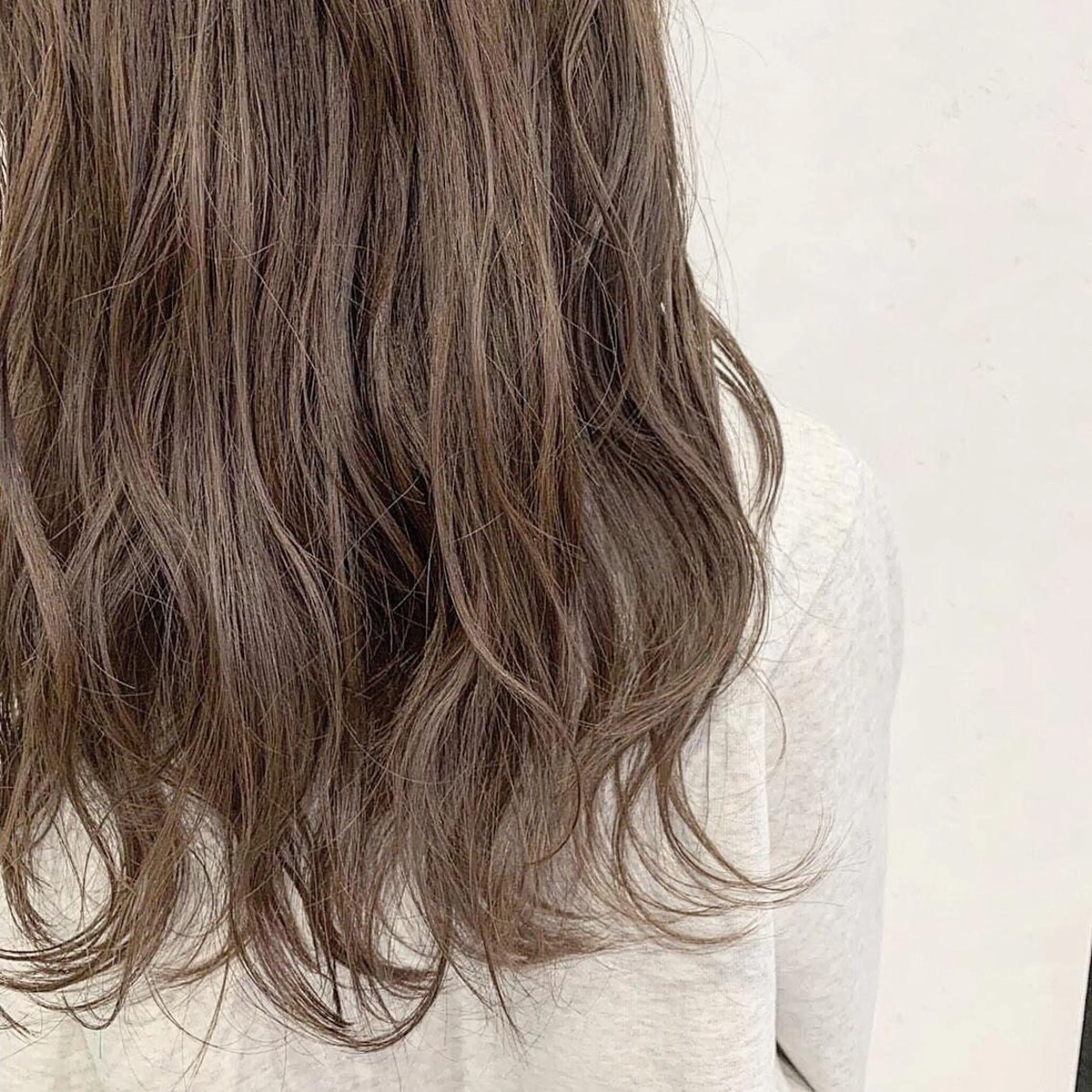 セミロング カラー 丸山 明日香のヘアスタイル
