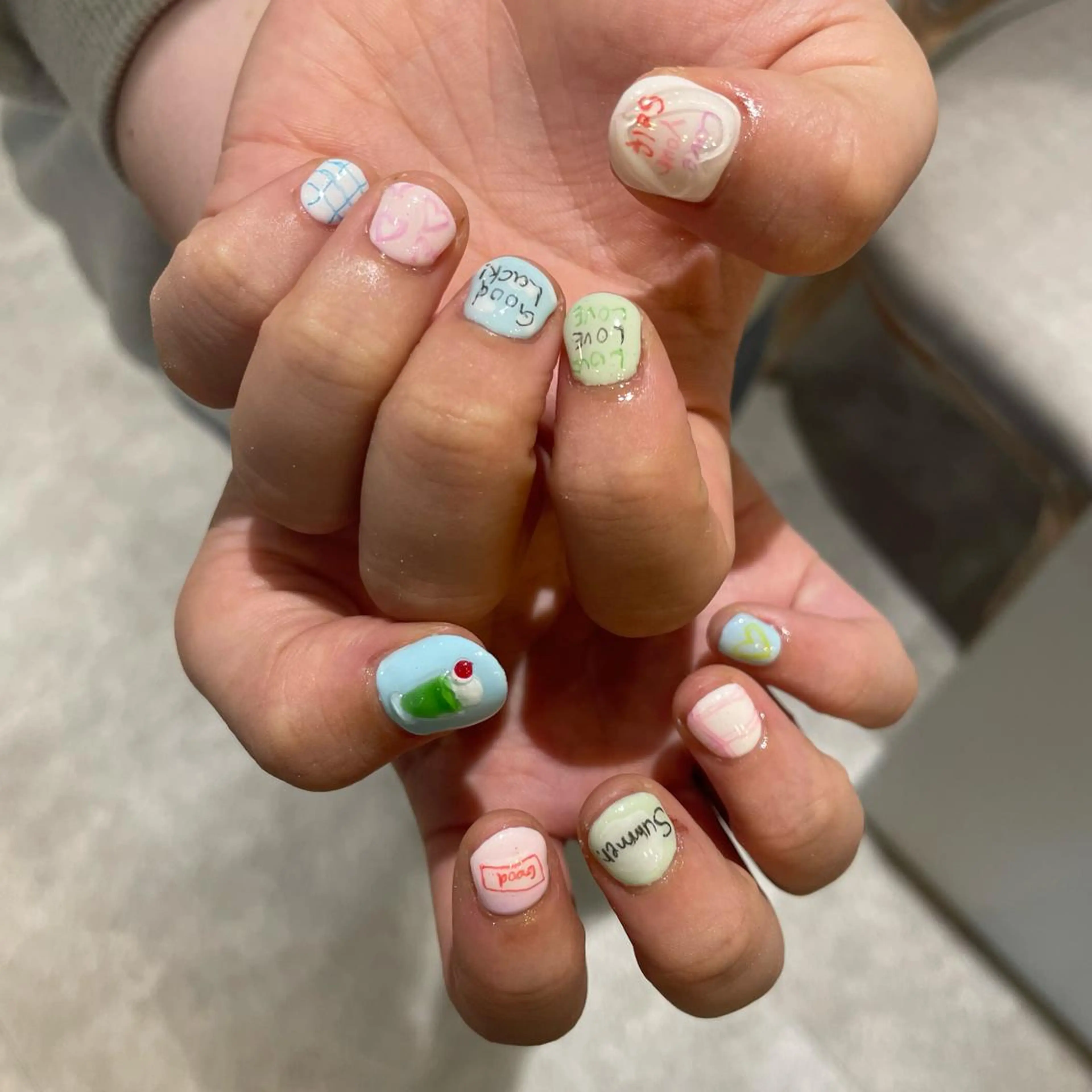 ネイル ハンドネイル ハイトーン🦄ネイル 💞のぶちのネイルデザイン