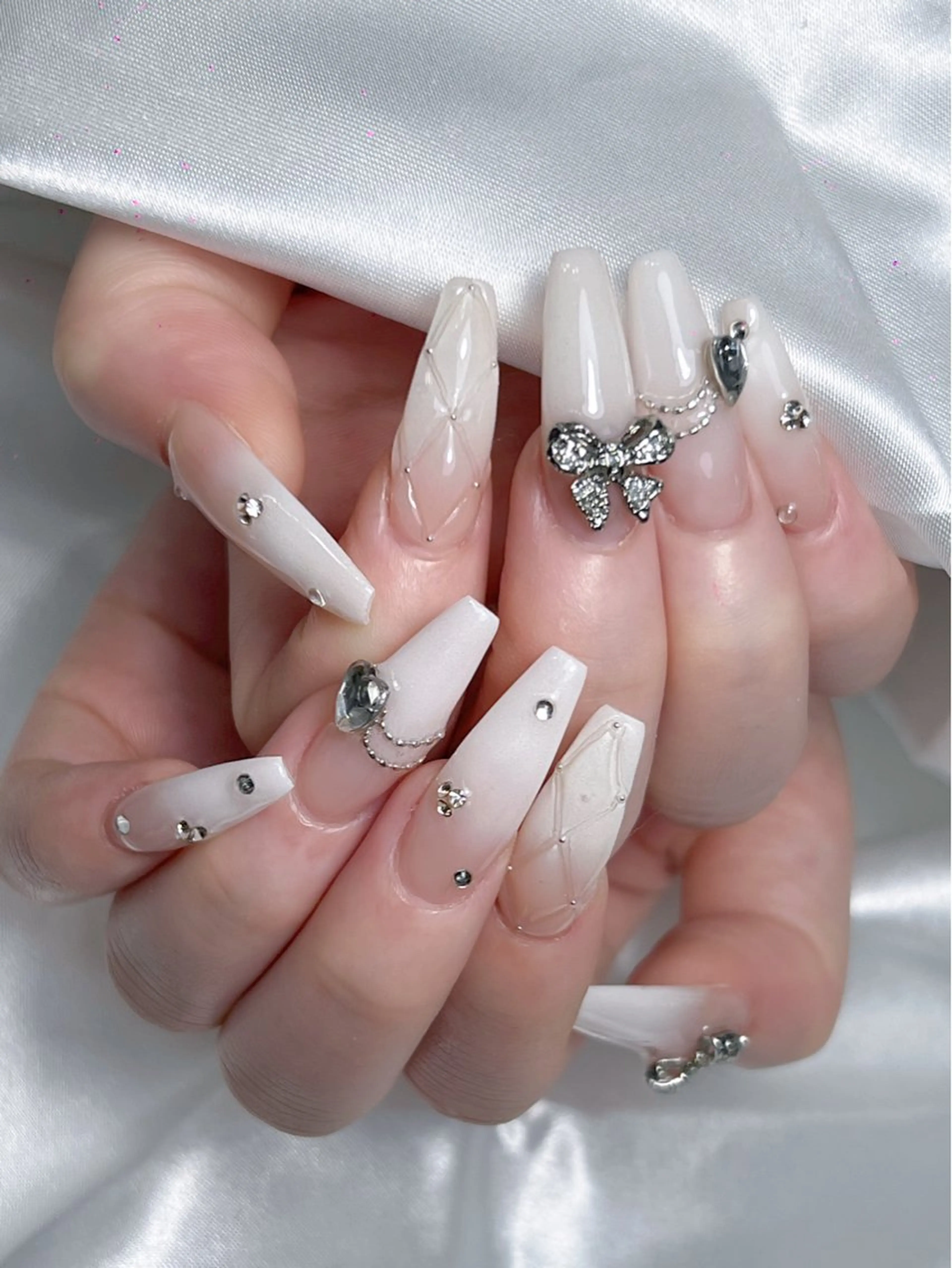 ネイル LEELA NAIL STUDIO所属・LEELA NAIL STUDIOのネイルデザイン