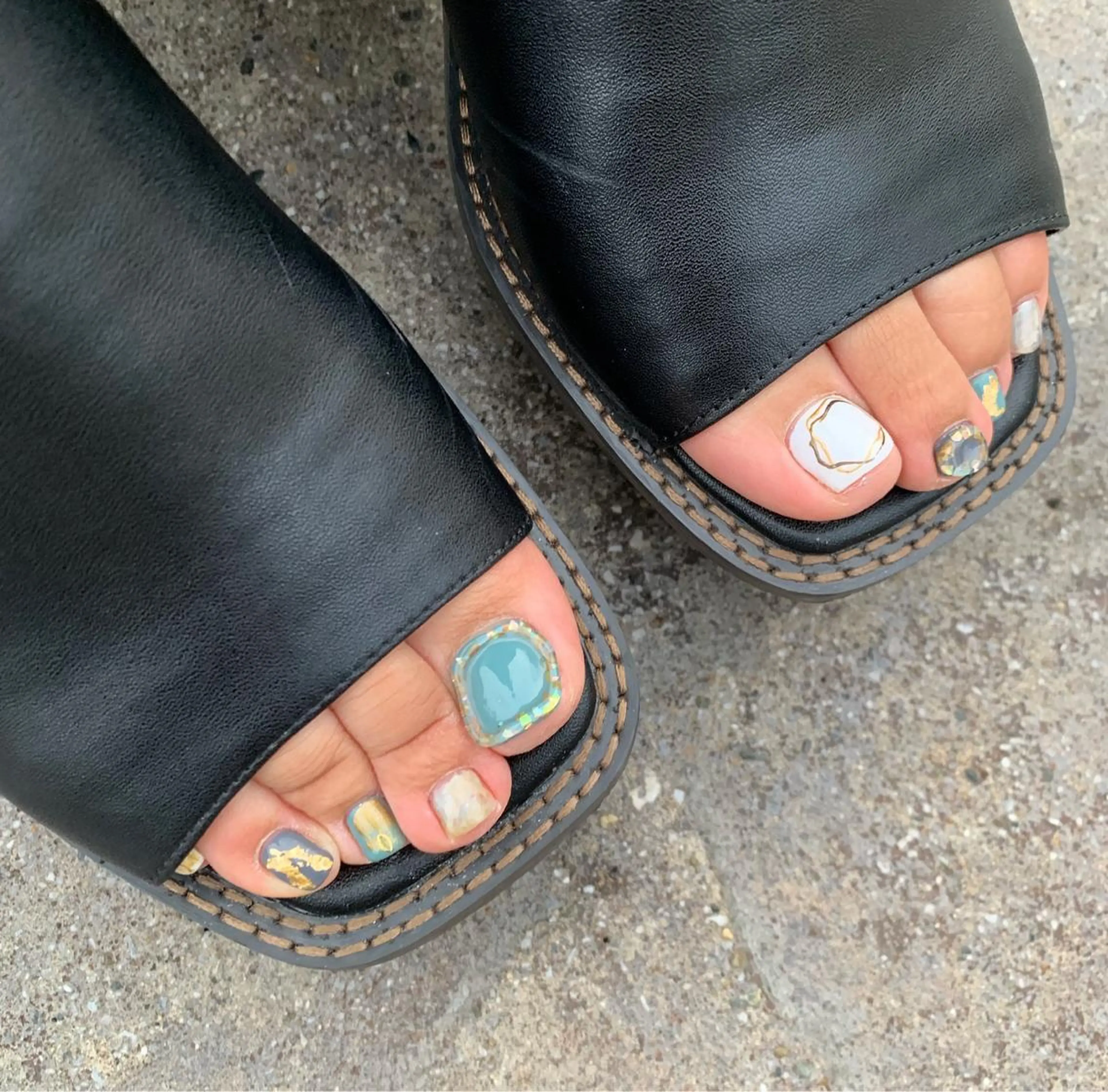 ネイル フットネイル 佐藤 穂乃香のネイルデザイン