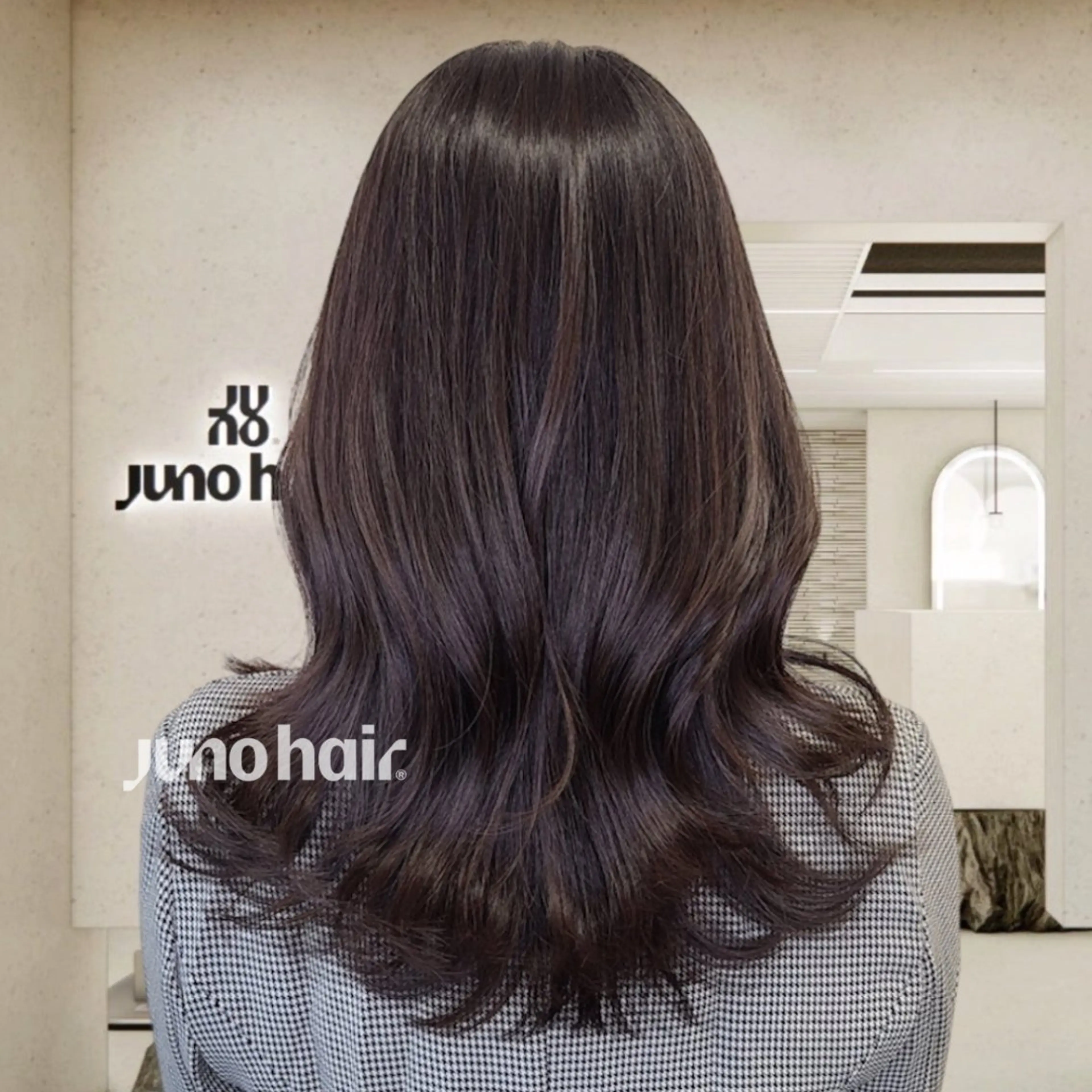 セミロング パーマ ヘアアレンジ セミロングパーマ 韓国風ヘア 韓国レイヤー🪽 無重力パーマナツキのヘアスタイル