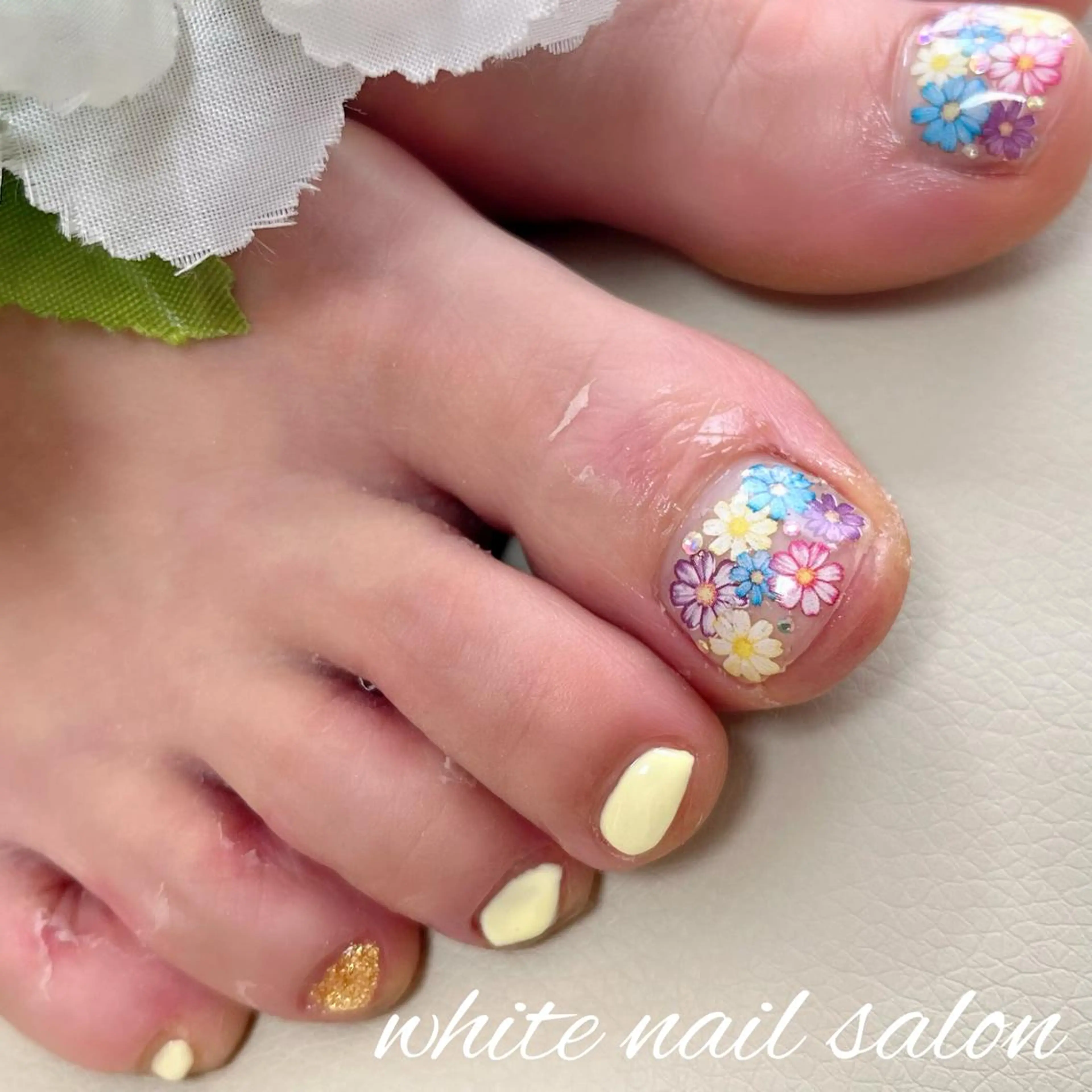 ネイル フットネイル ジェルネイル ハードジェル ラメ(グリッター) 持ち込み フットネイル white nail salonのネイルデザイン