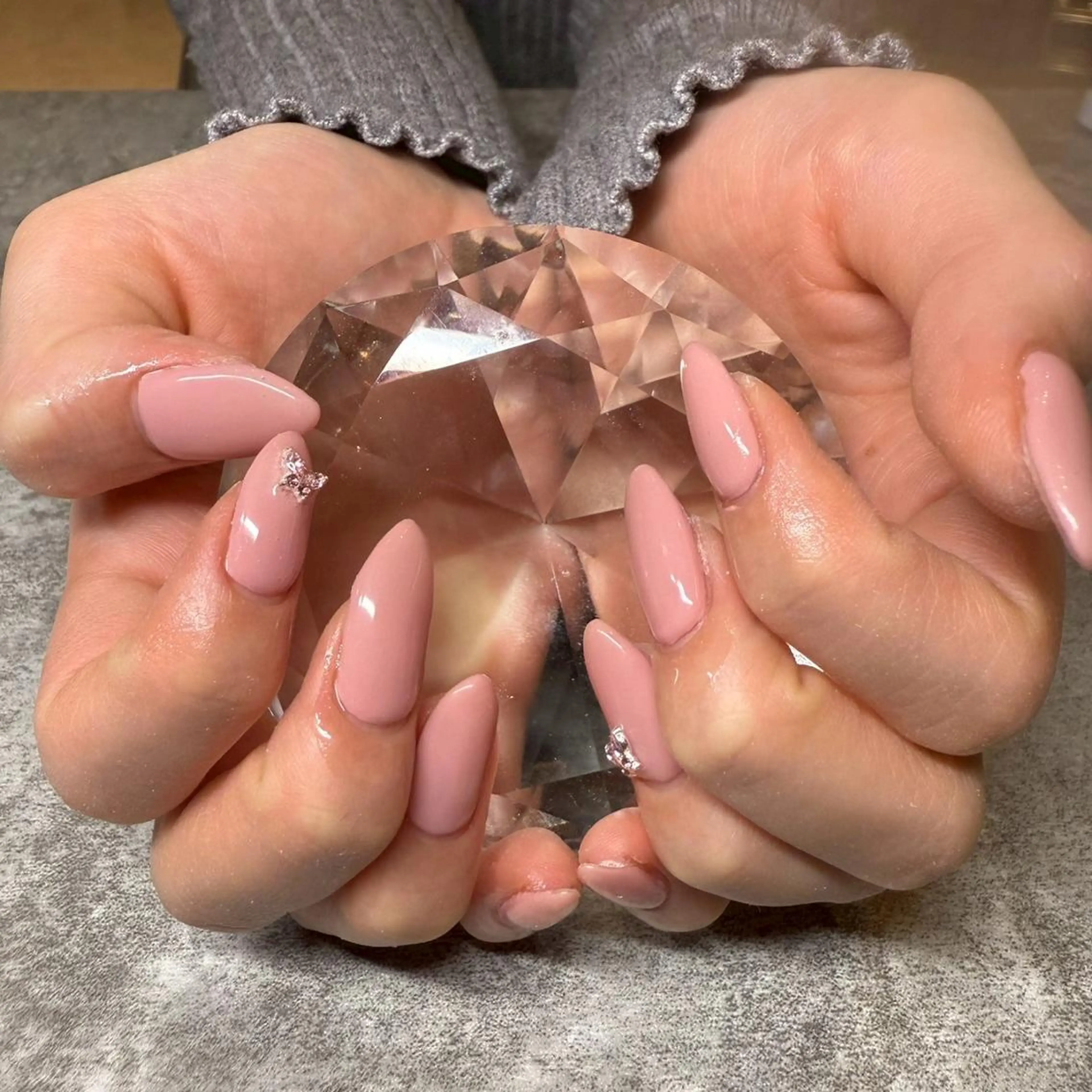 ネイル ボルドー チークネイル クリアネイル 成人式 フラッシュネイル ハンドネイル PecheBloom パラジェルフィルインのネイルデザイン