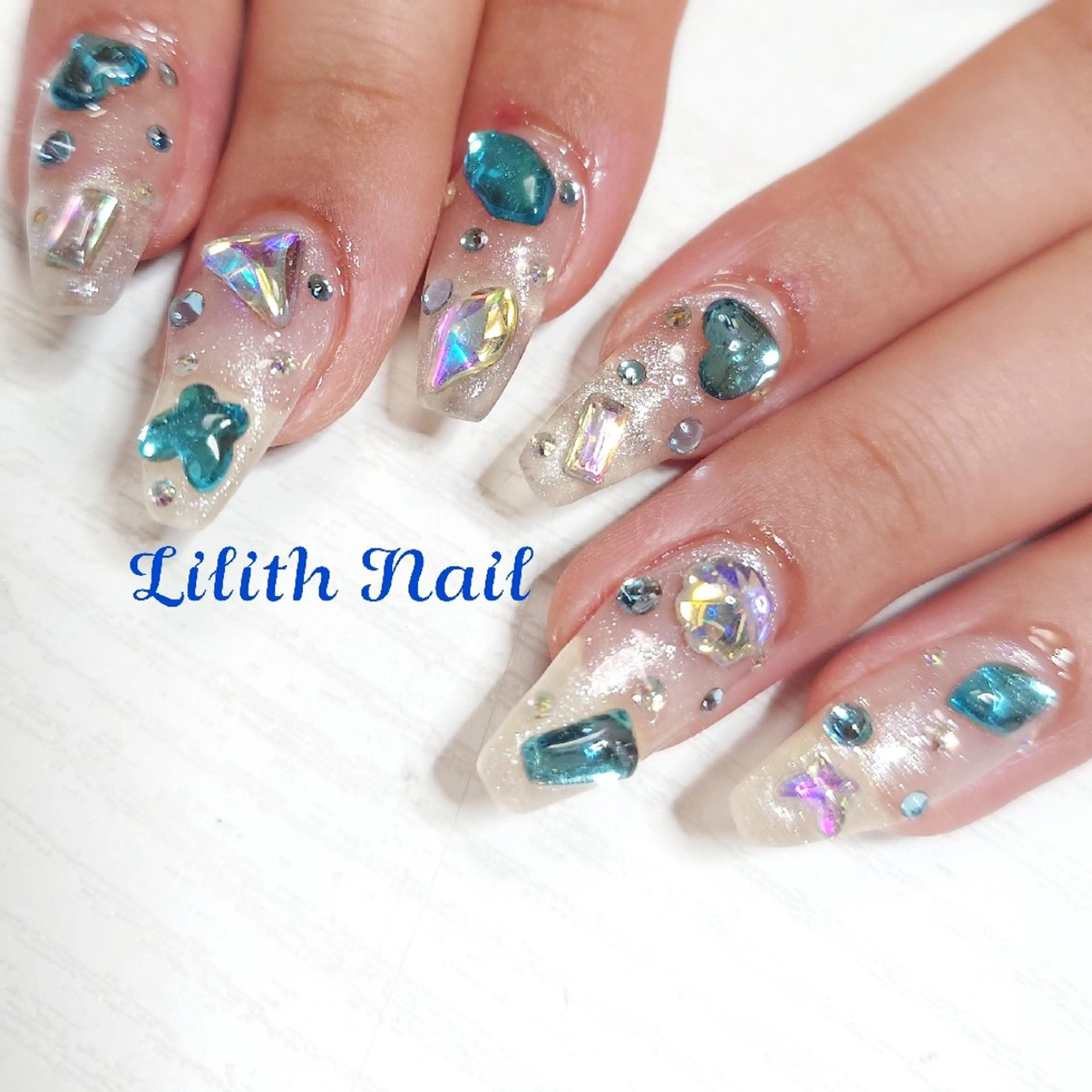 ネイル ストーンネイル ハンドネイル Lilith Nailのネイルデザイン