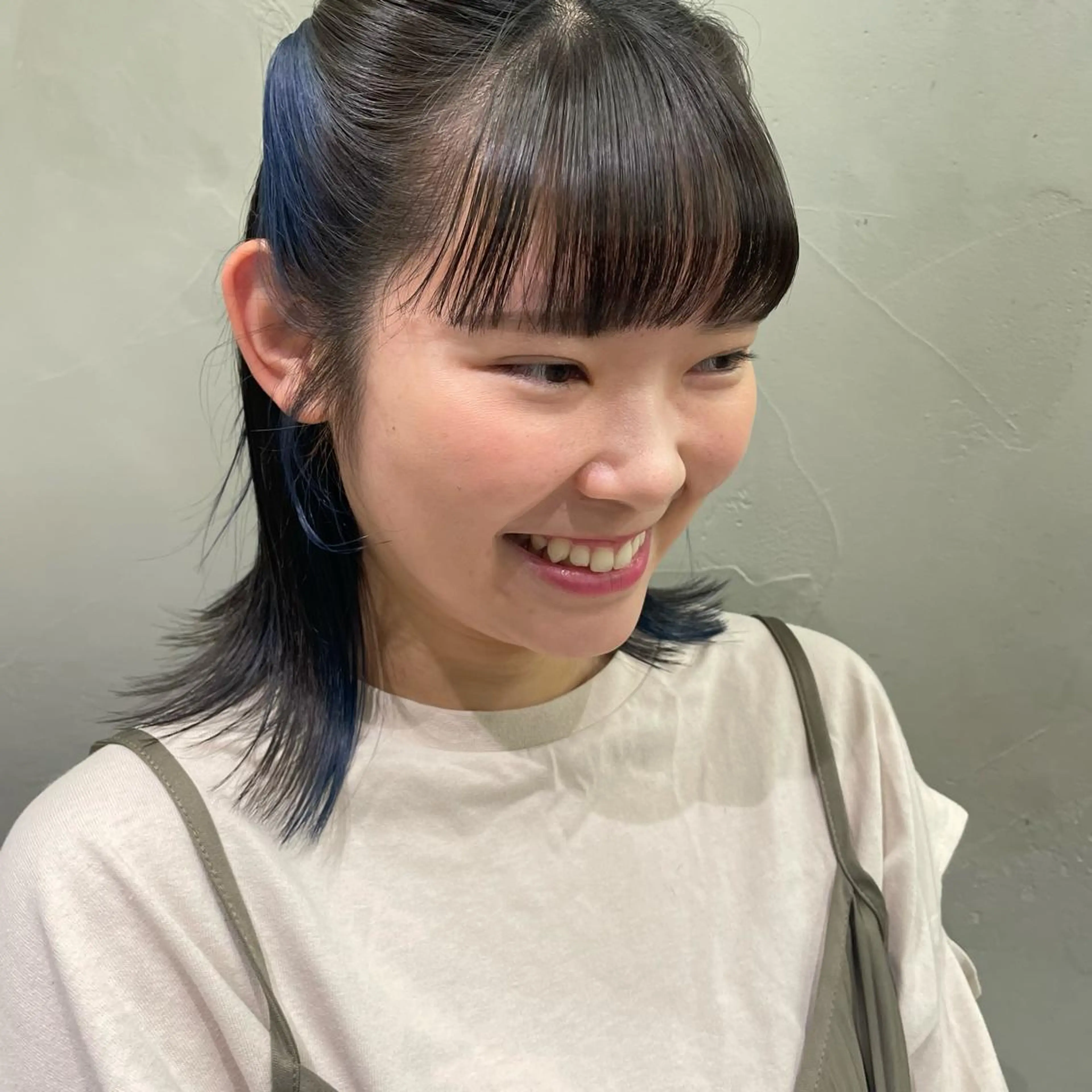 ショート カラー ブリーチ ブルーカラー シルバー RorriM natsuのヘアスタイル