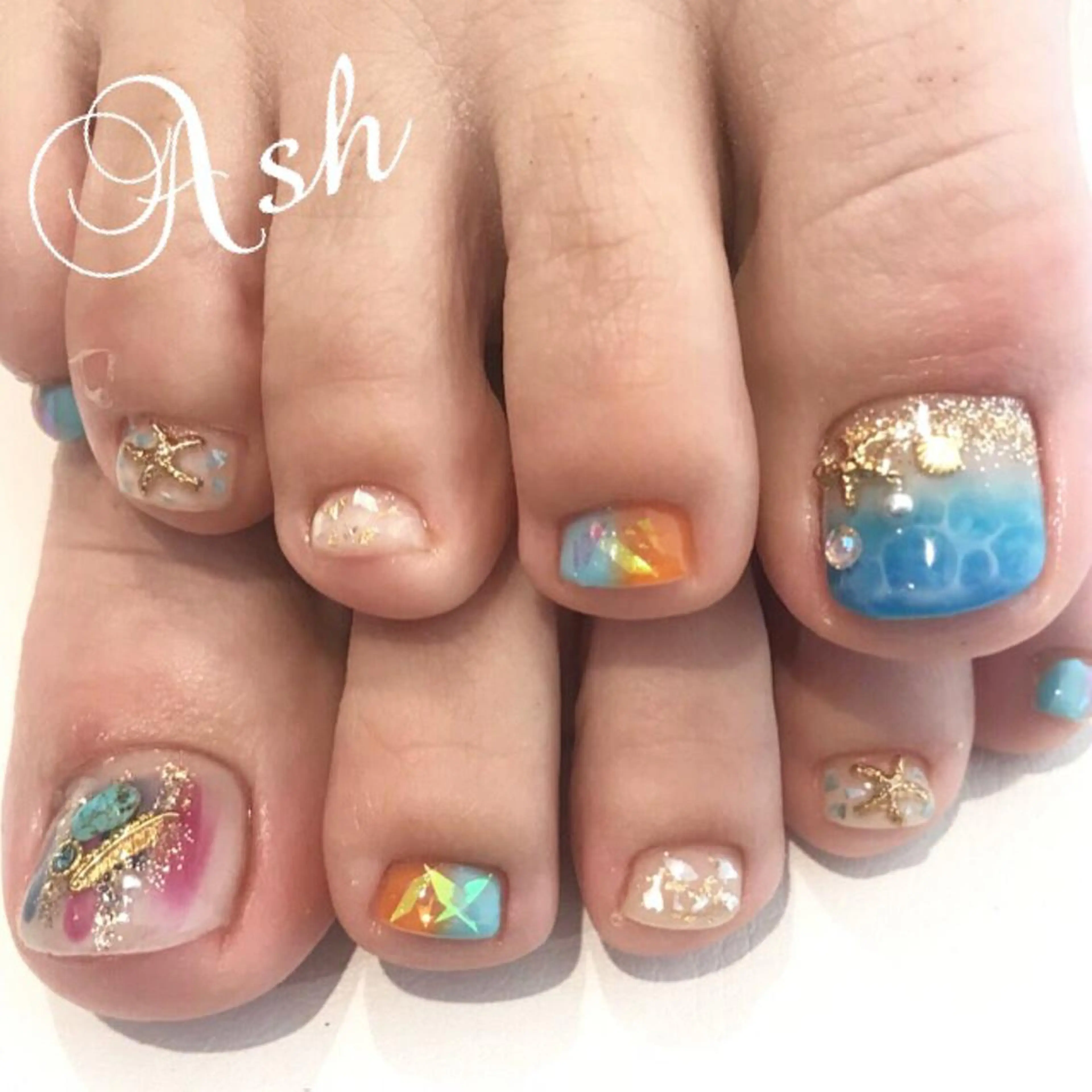 ネイル フットネイル 🩵NORIKO 上品ネイルが得意🩵のネイルデザイン