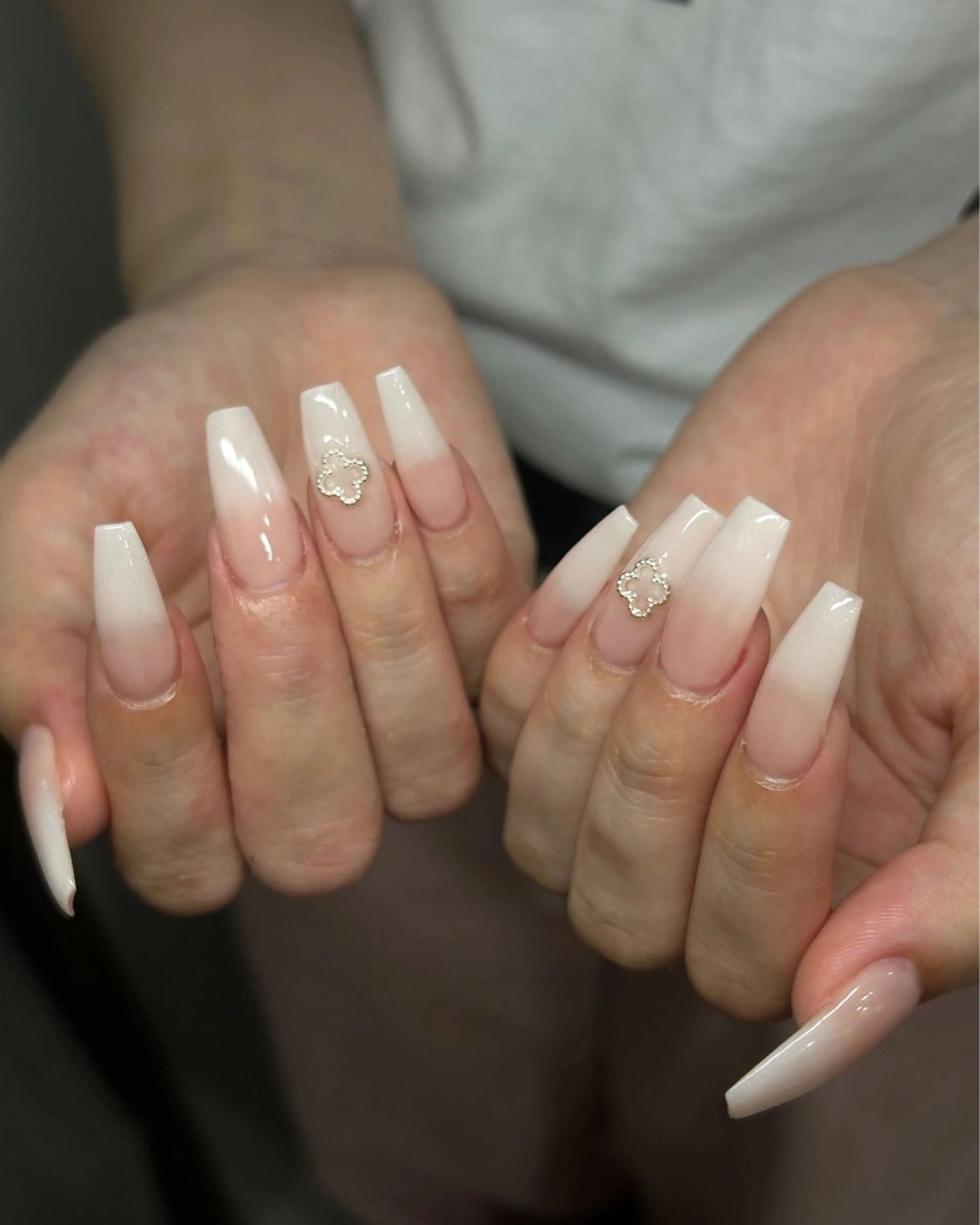 ネイル ハンドネイル Haluca 長さ出し🍀のネイルデザイン