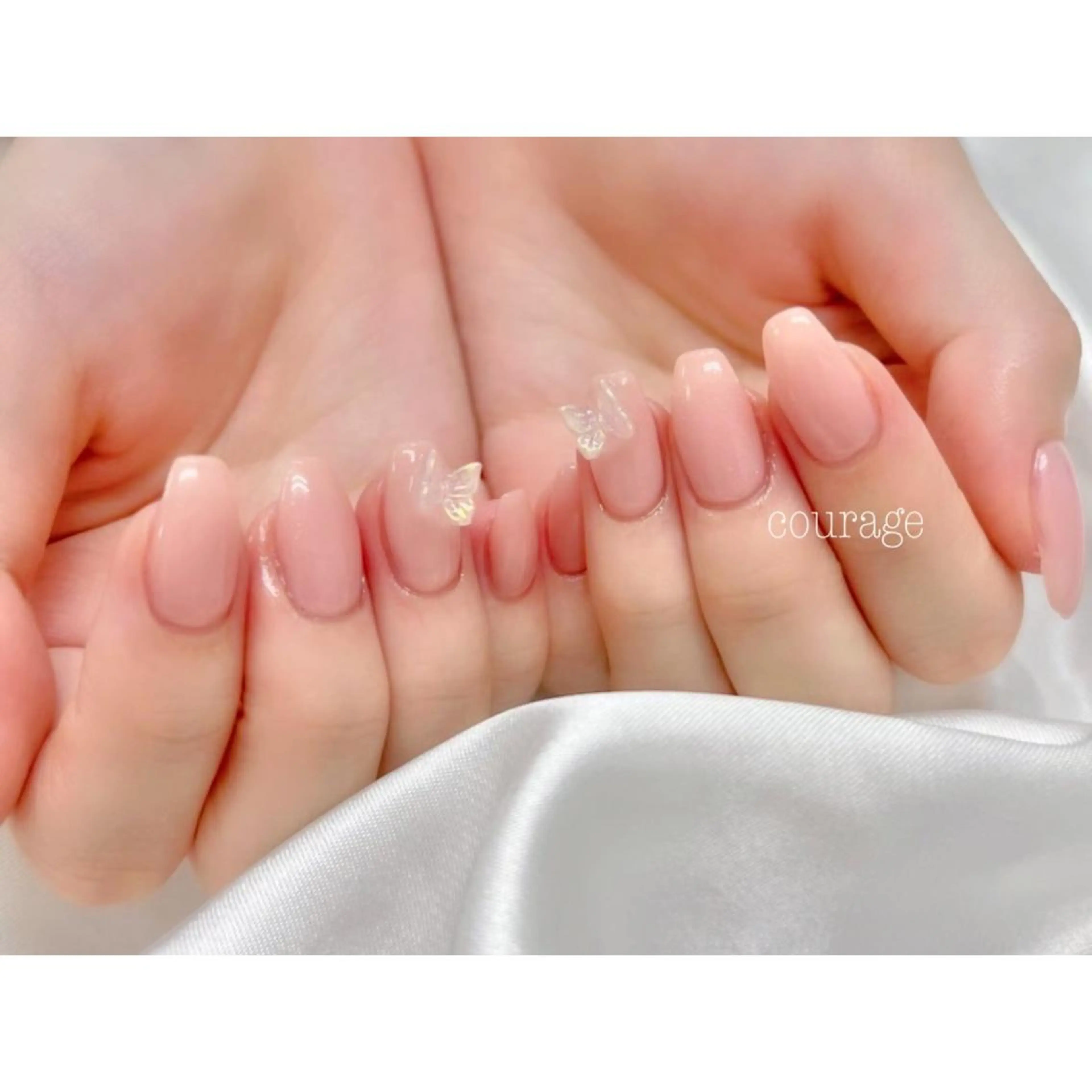 ネイル オーロラネイル ワンカラーネイル ハンドネイル ネイルサロンcourage所属・ネイルサロン courageのネイルデザイン
