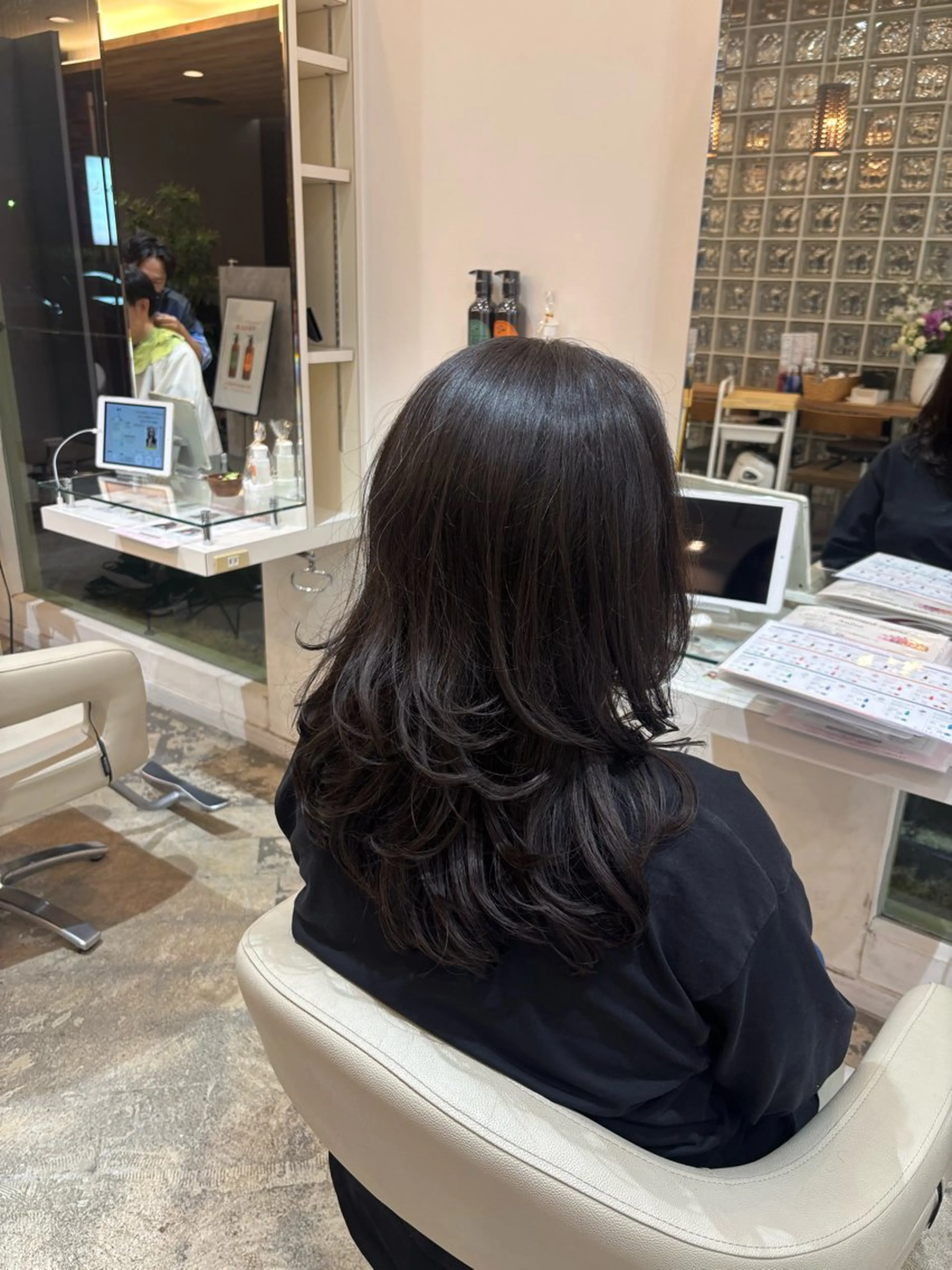 ロング レイヤーカット 佐藤 優里のヘアスタイル