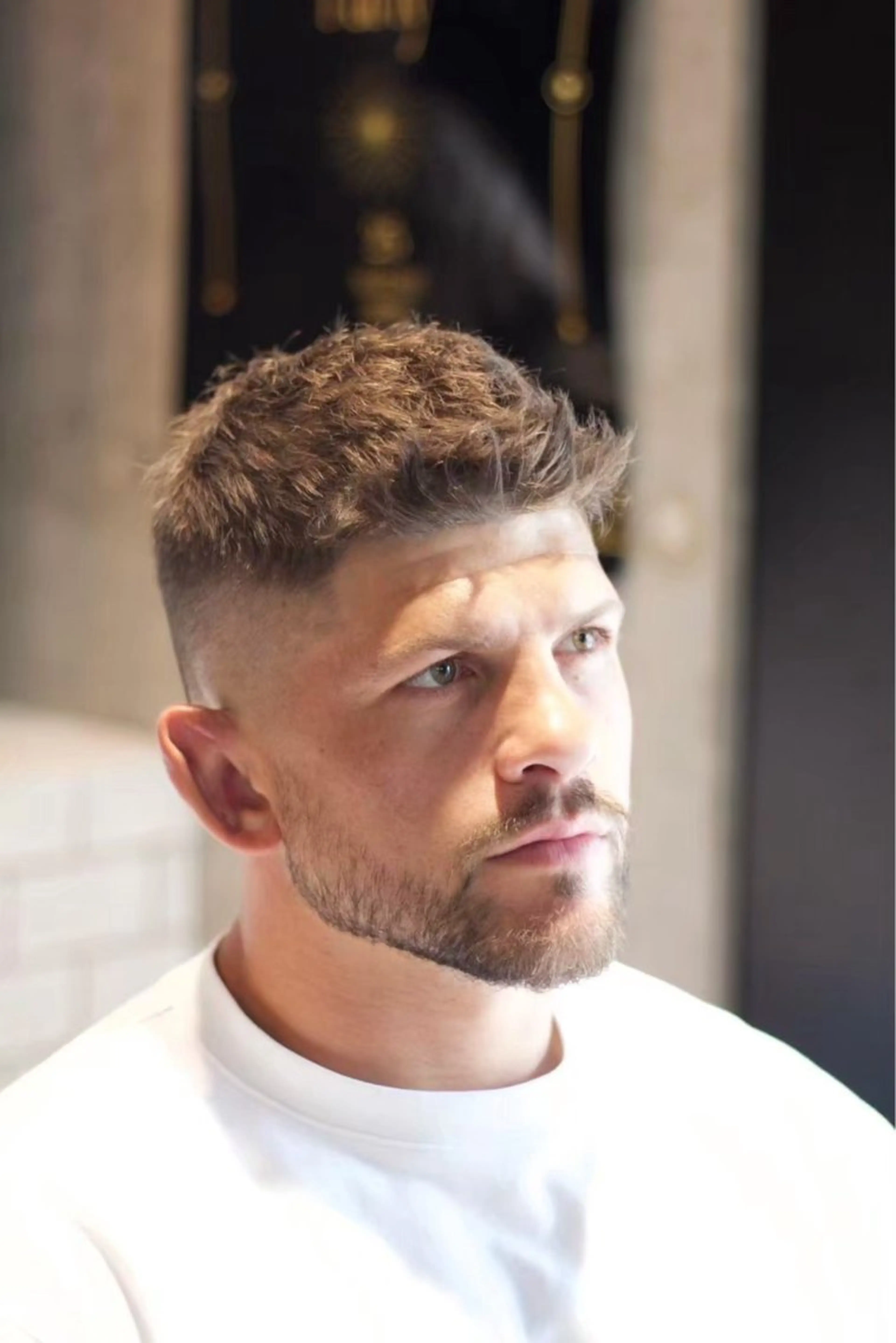 ショート メンズ メンズブリーチ フェードカット メンズパーマ スキンフェード スパイキーショート 名郷 偉織　フェードメンテのヘアスタイル