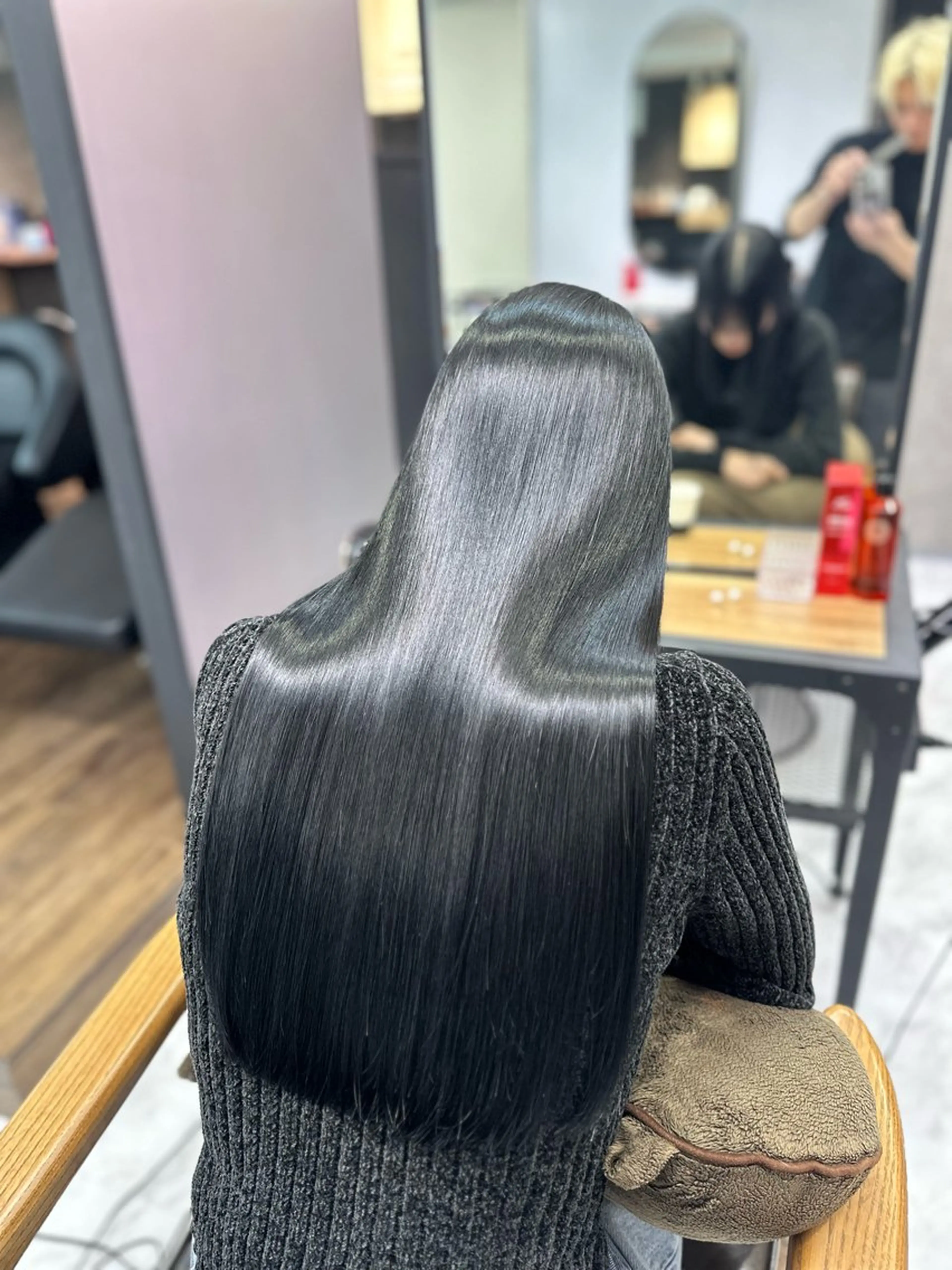 【美髪矯正+トリートメント+250mlシャンプー付き】の写真