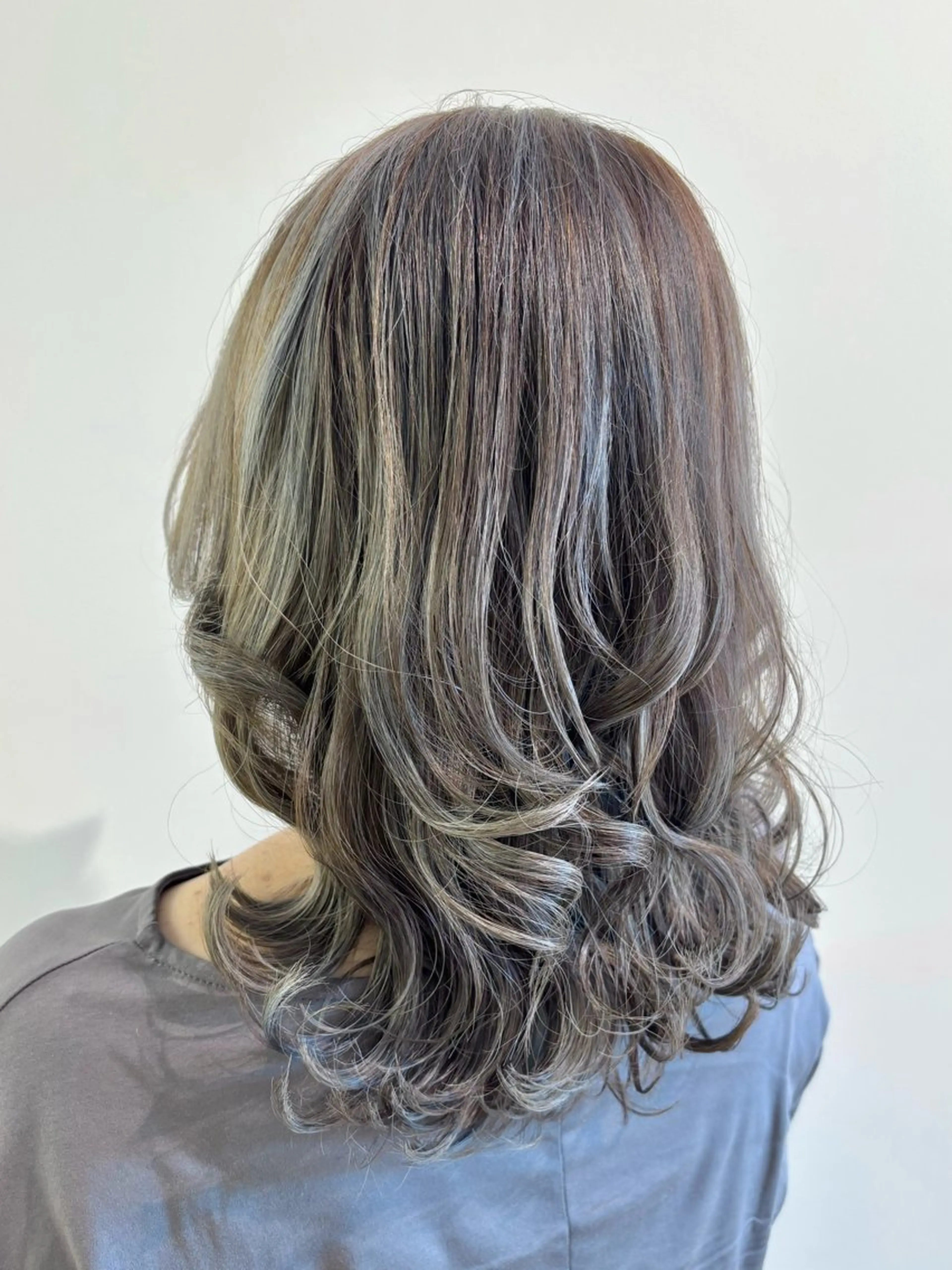 ロング カラー 古川 琴美のヘアスタイル