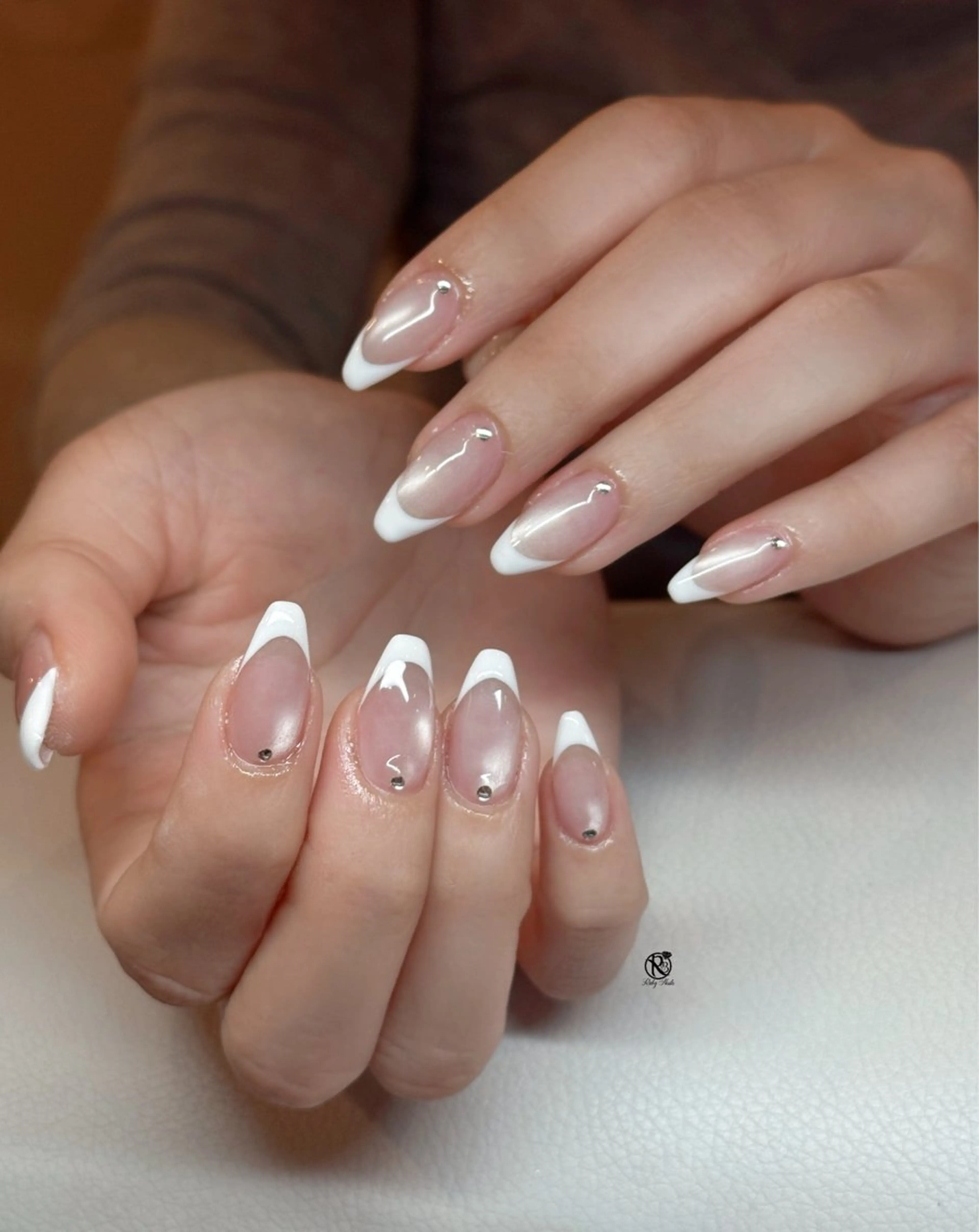 ネイル ボルドー ブラウン チークネイル ドット フットネイル ハンドネイル CHERRYネイルサロン所属・チェリネイルサロン 霞ヶ関のネイルデザイン