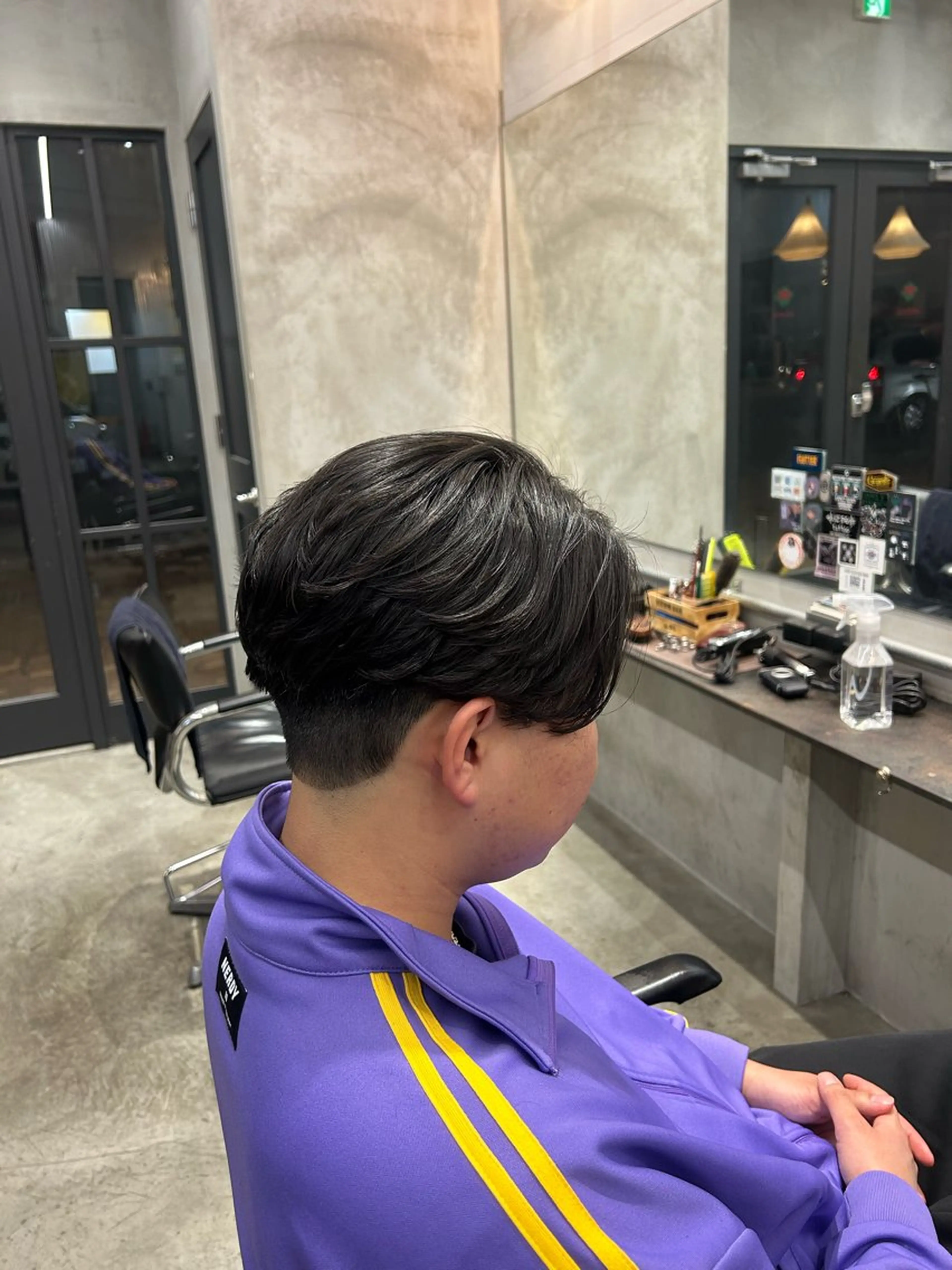 ミディアム メンズ ミディアムパーマ センターパート メンズパーマ カット パーマ 【明大前フェード/ メンズパーマ/岳】のヘアスタイル