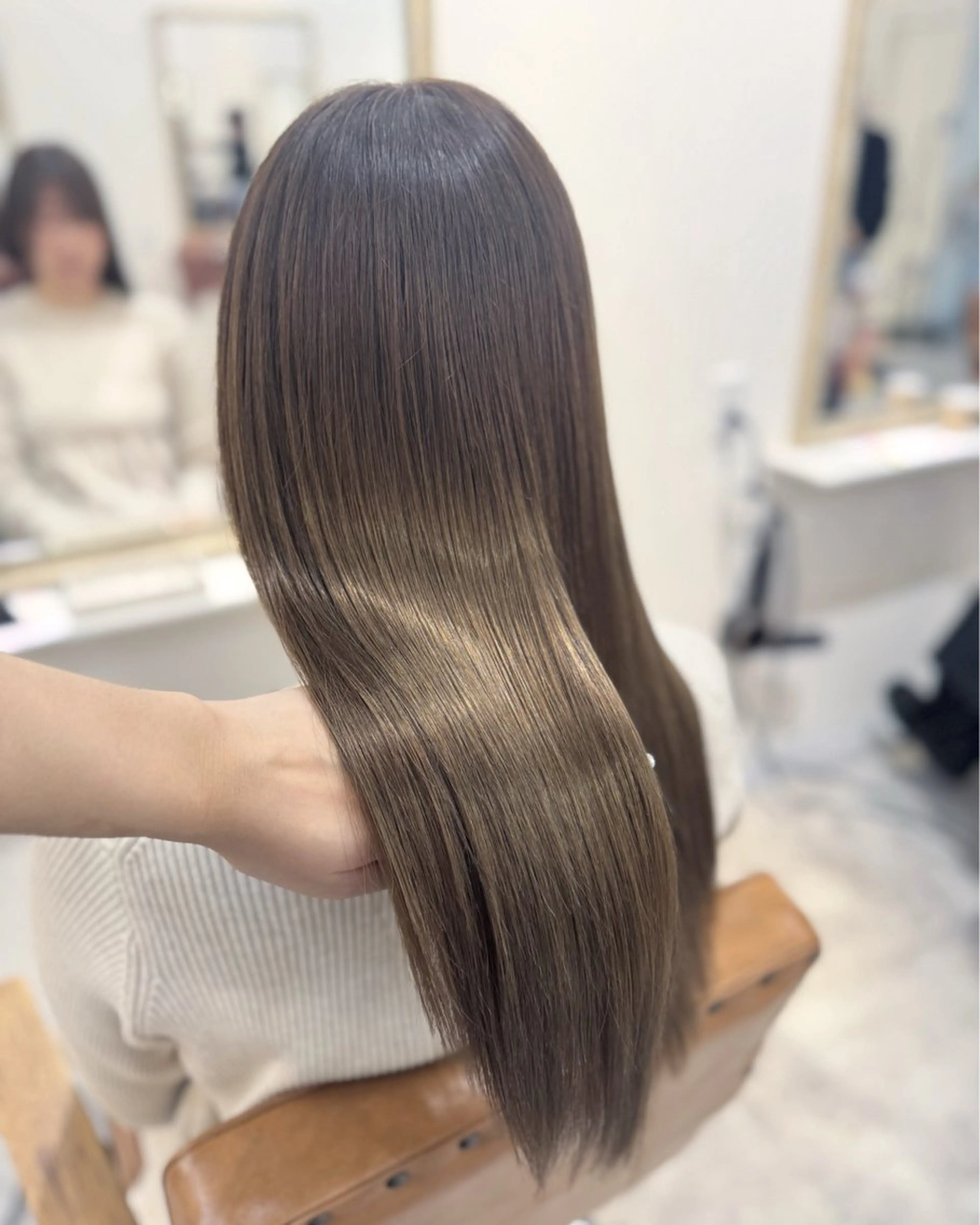 ロング カラー アッシュ アッシュブラウン ベージュカラー 黒髪 ブリーチ カット ヘアカラー トリートメント 赤み無し柔らかカラー 【梅田】madokaのヘアスタイル