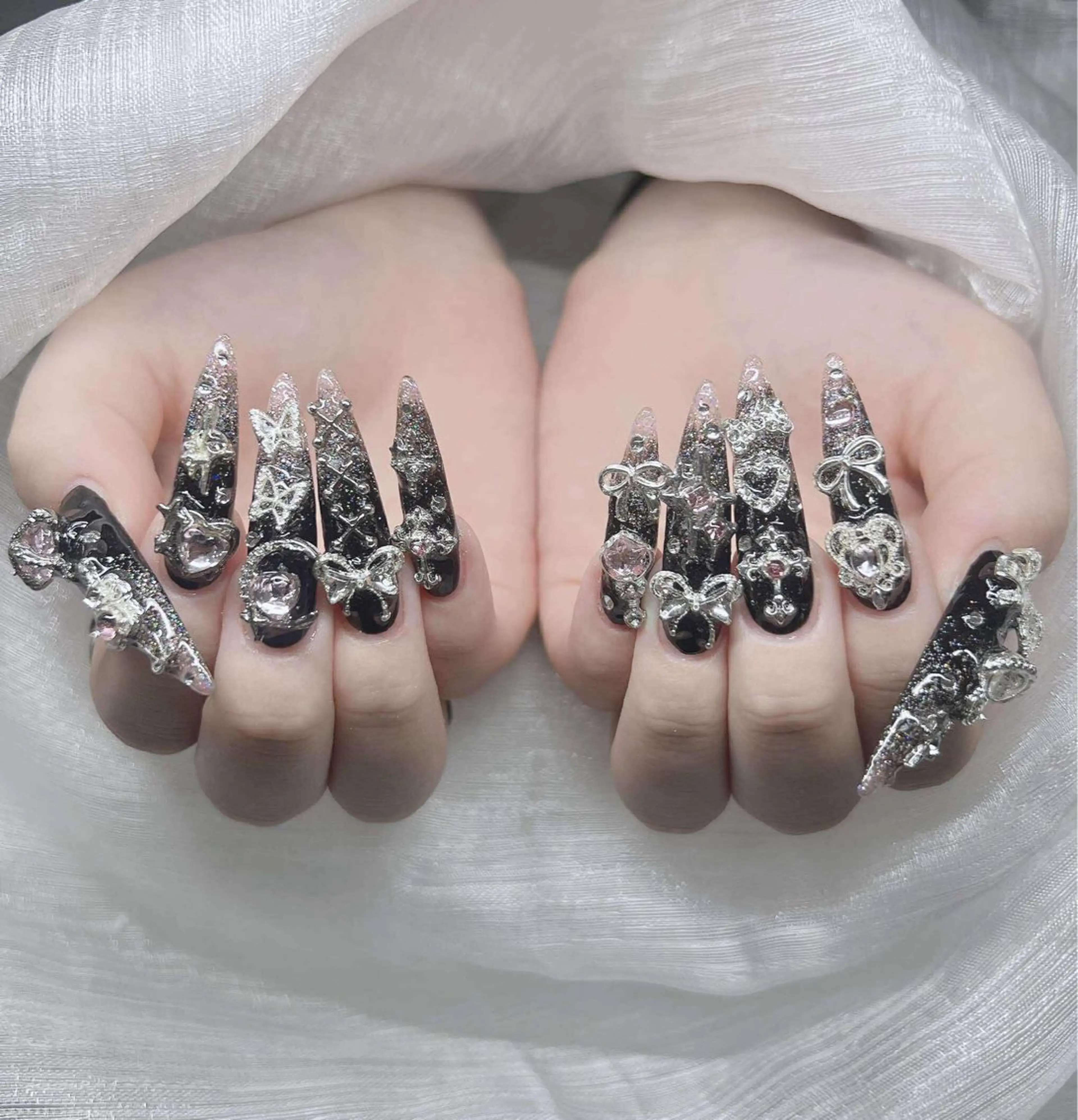 ネイル 長さ出し グラデーション キラキラネイル マグネットネイル ニュアンスネイル ハンドネイル Lee Ainのネイルデザイン