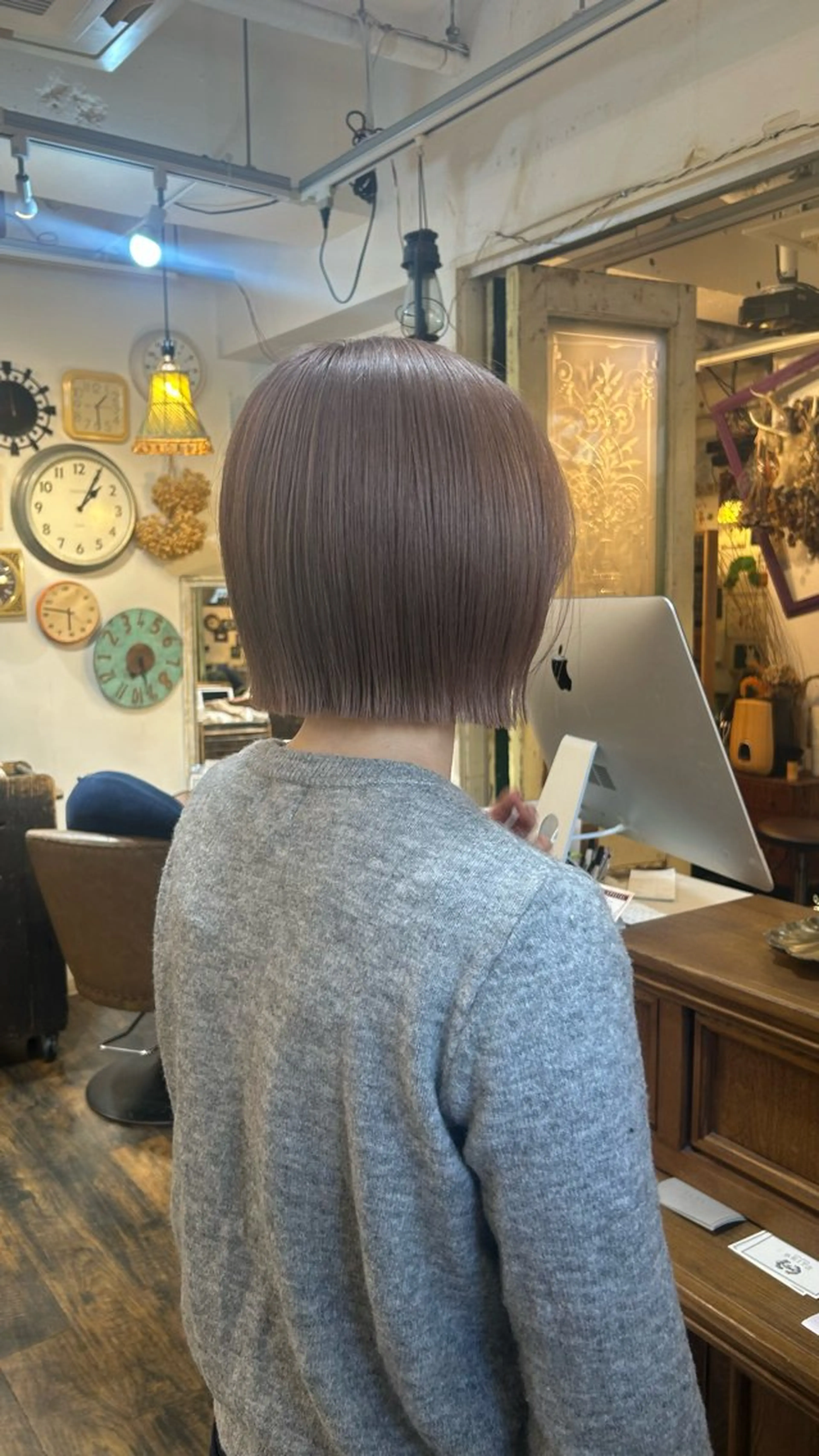 ショート カラー ベージュカラー ブリーチ ミルクティーベージュ ボブ カット ヘアカラー トリートメント BRITS 渡辺 菜々子のヘアスタイル