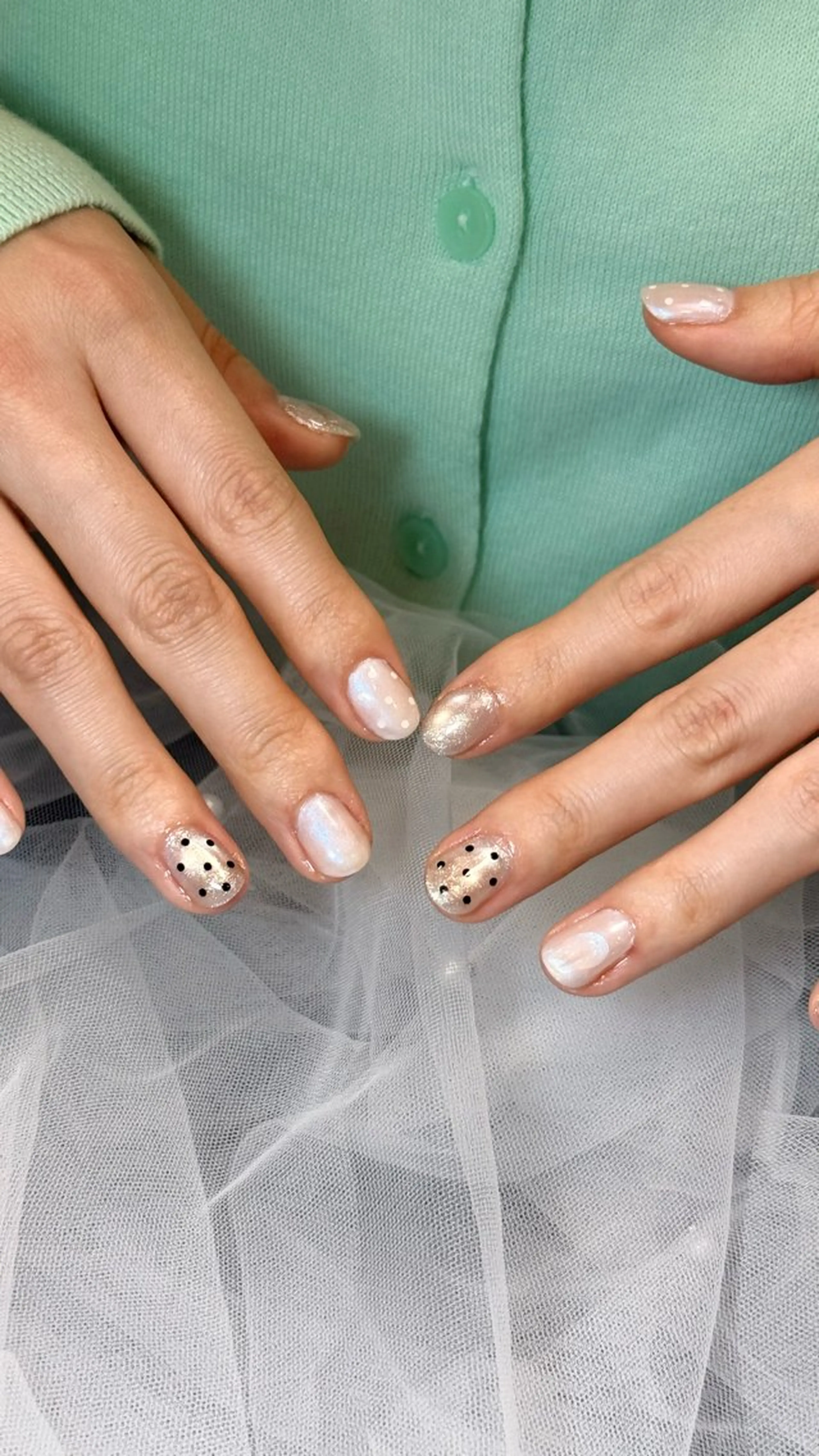 ネイル オーロラネイル ドット シルバー 春ネイル &robe 銀座店所属・＆robe mayumiのネイルデザイン